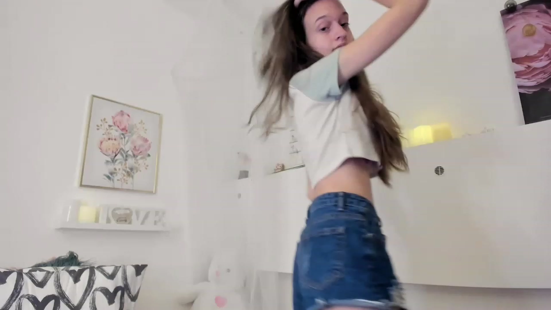 Gallery image thumbnail from AriellaFerra's myfreecams stream on, 03/03/2023, 17:30 image 15 of 20