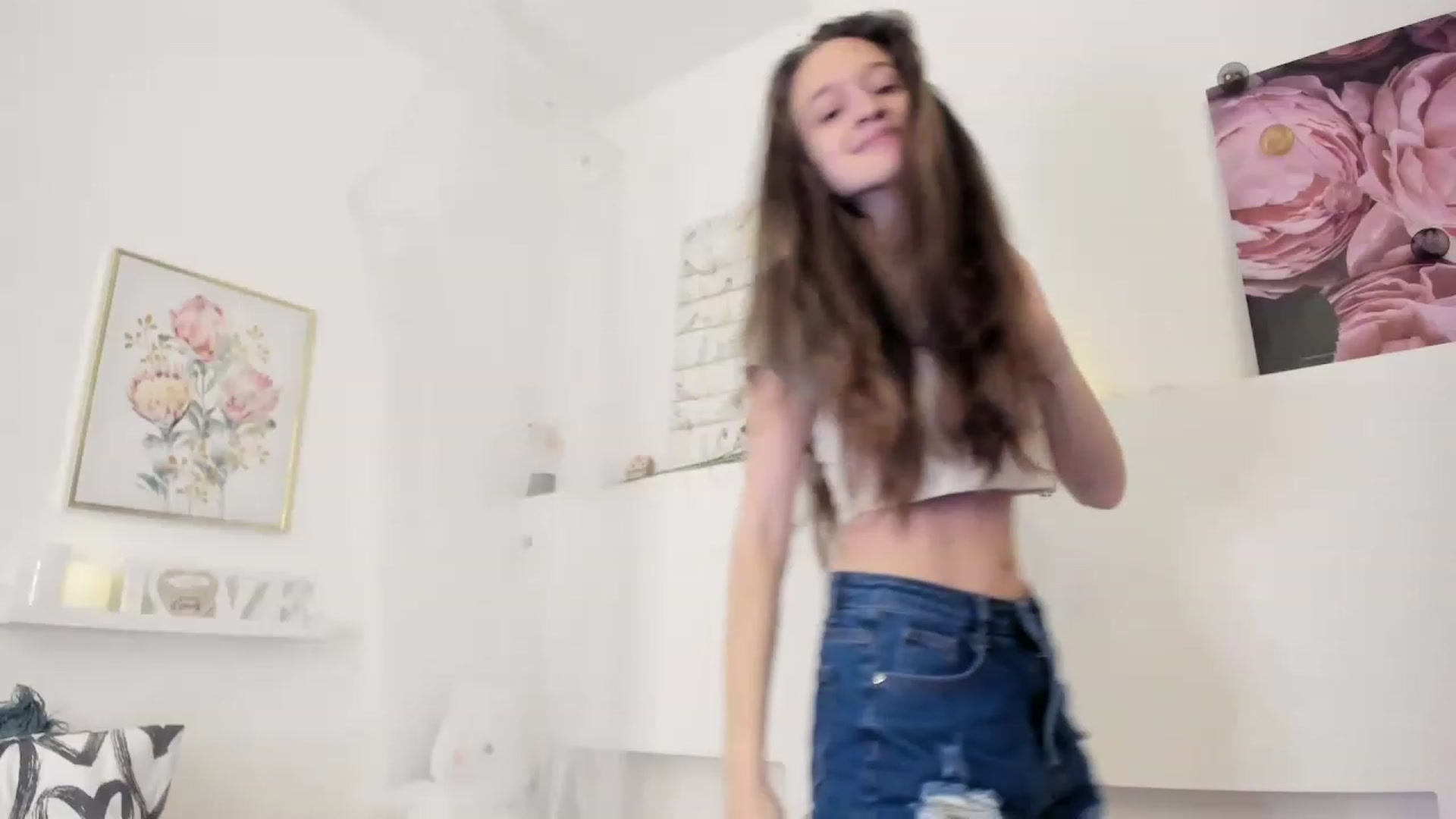 Gallery image thumbnail from AriellaFerra's myfreecams stream on, 03/03/2023, 17:56 image 8 of 20