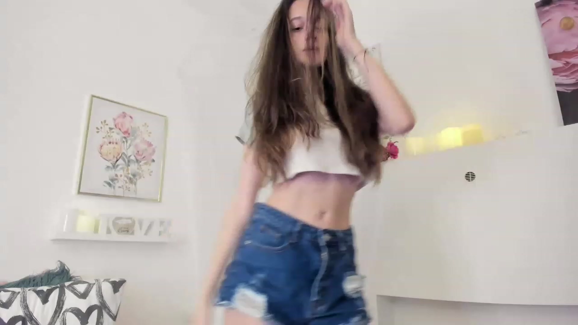 Gallery image thumbnail from AriellaFerra's myfreecams stream on, 03/03/2023, 17:56 image 19 of 20