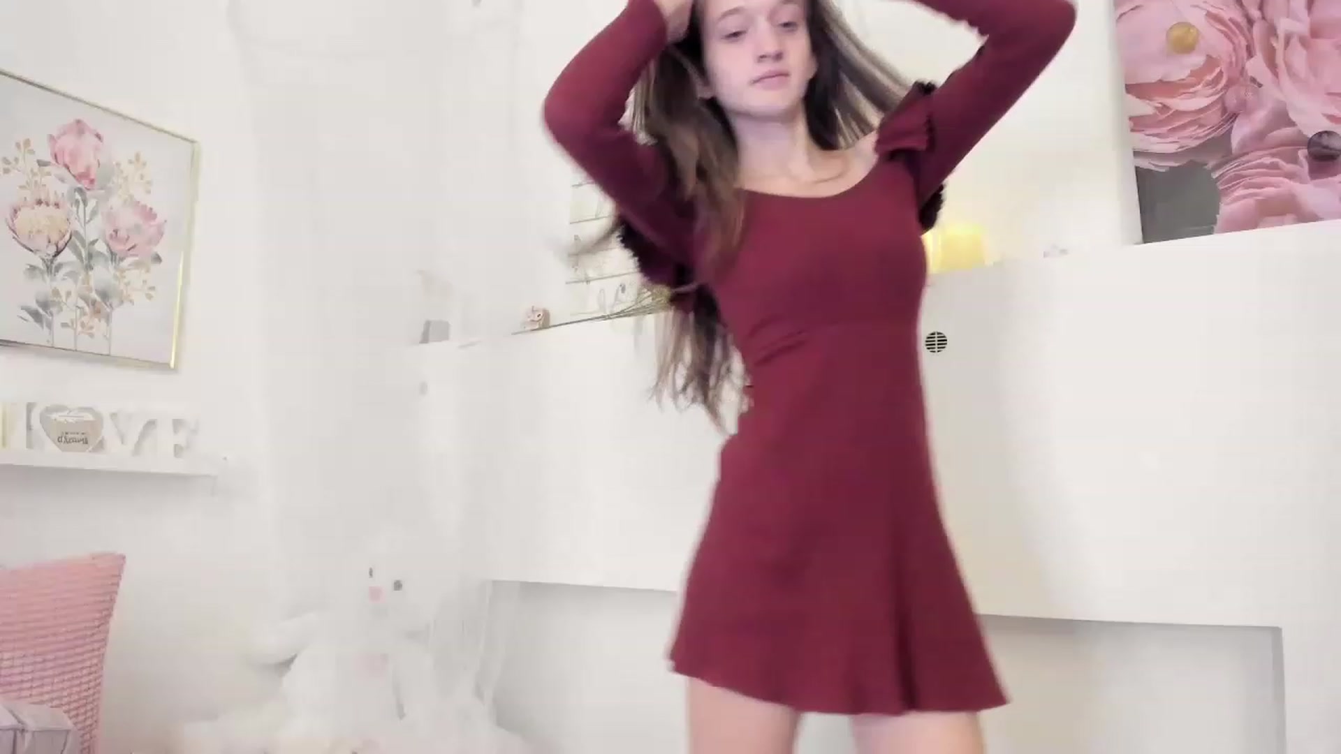 Gallery image thumbnail from AriellaFerra's myfreecams stream on, 03/09/2023, 19:18 image 16 of 20