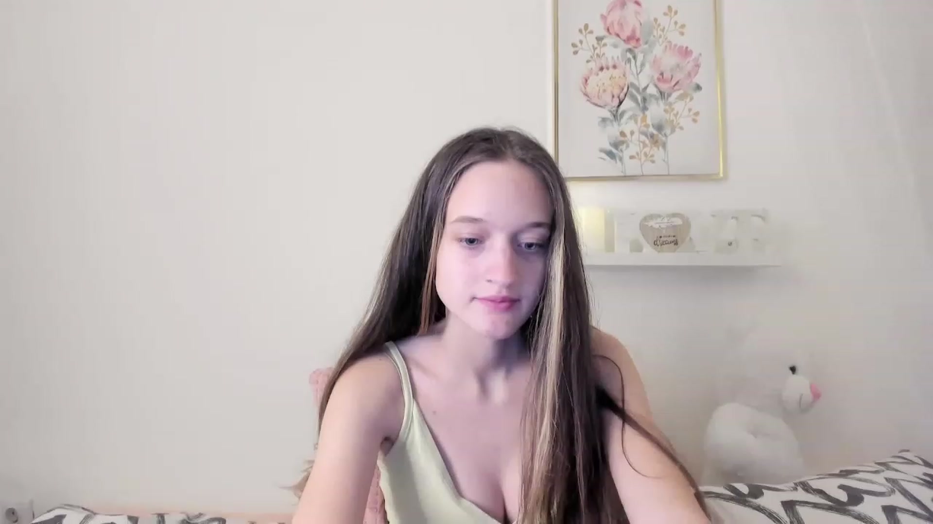 Gallery image thumbnail from AriellaFerra's myfreecams stream on, 03/13/2023, 17:08 image 16 of 20