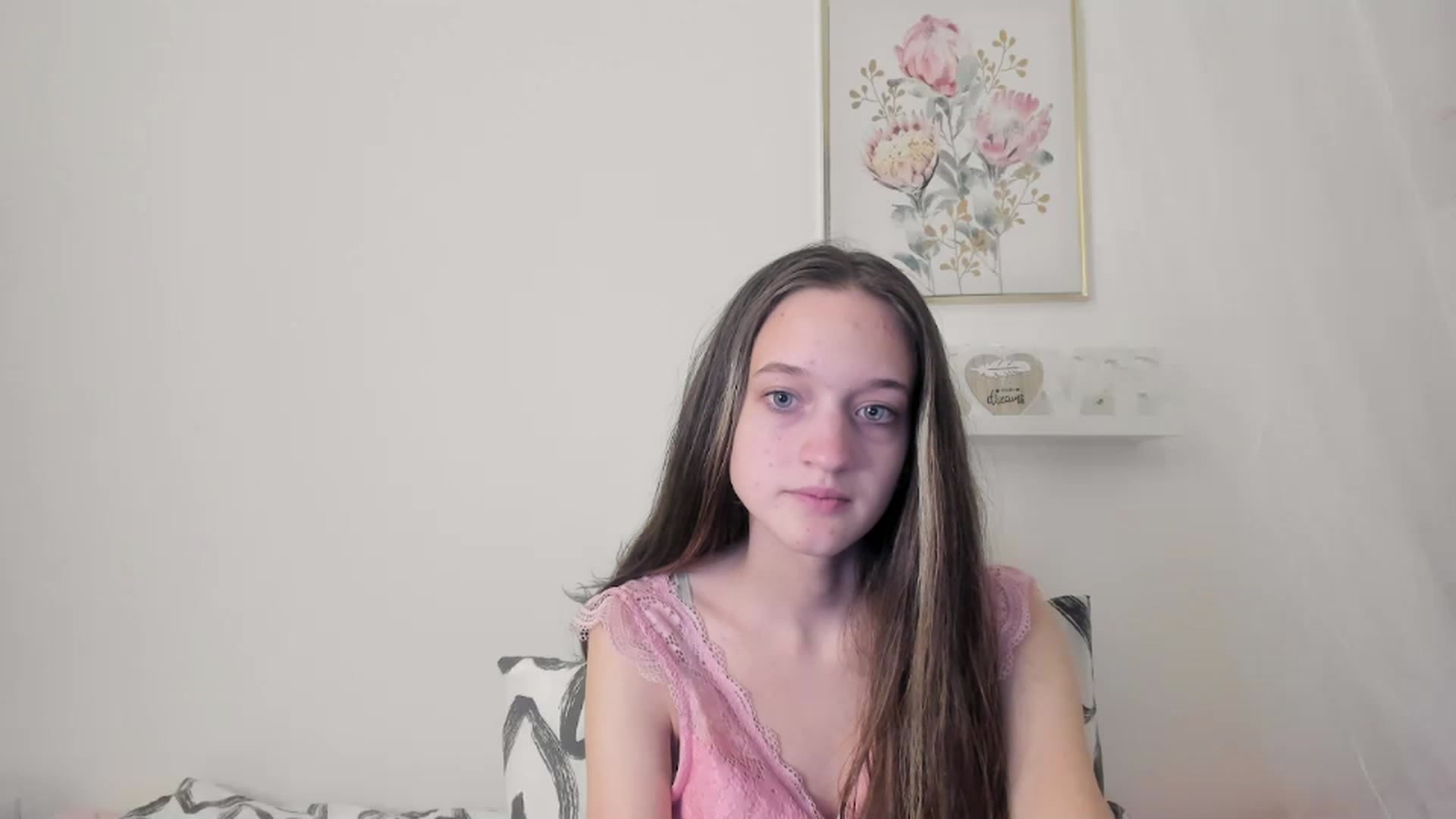 Gallery image thumbnail from AriellaFerra's myfreecams stream on, 03/15/2023, 13:13 image 10 of 20