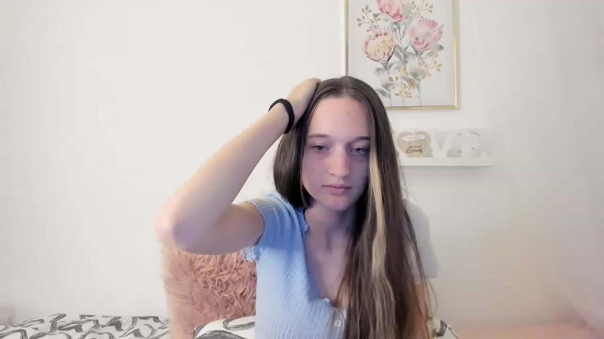 Gallery image thumbnail from AriellaFerra's myfreecams stream on, 03/19/2023, 09:35 image 9 of 20