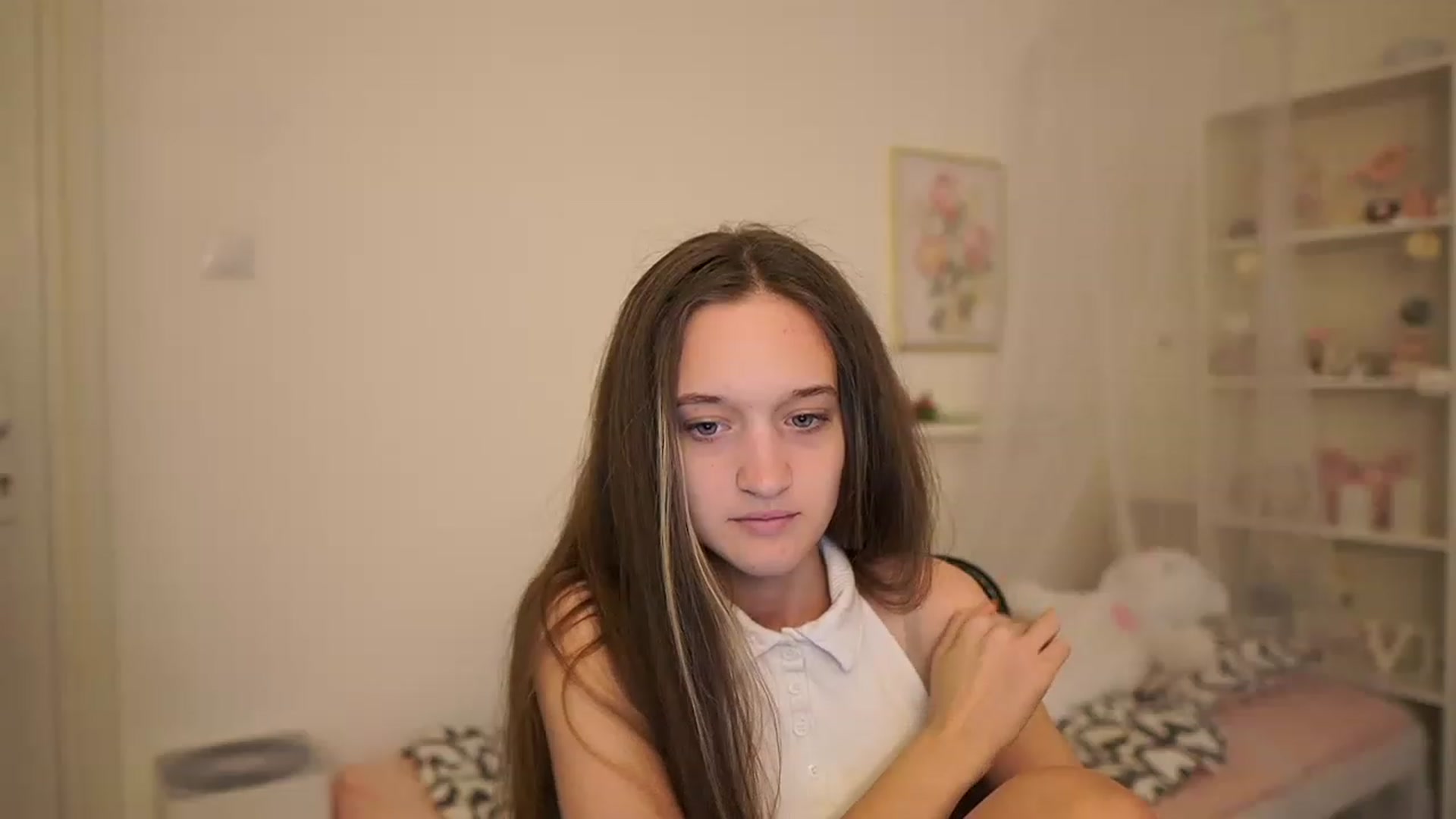 Gallery image thumbnail from AriellaFerra's myfreecams stream on, 03/25/2023, 12:40 image 6 of 20