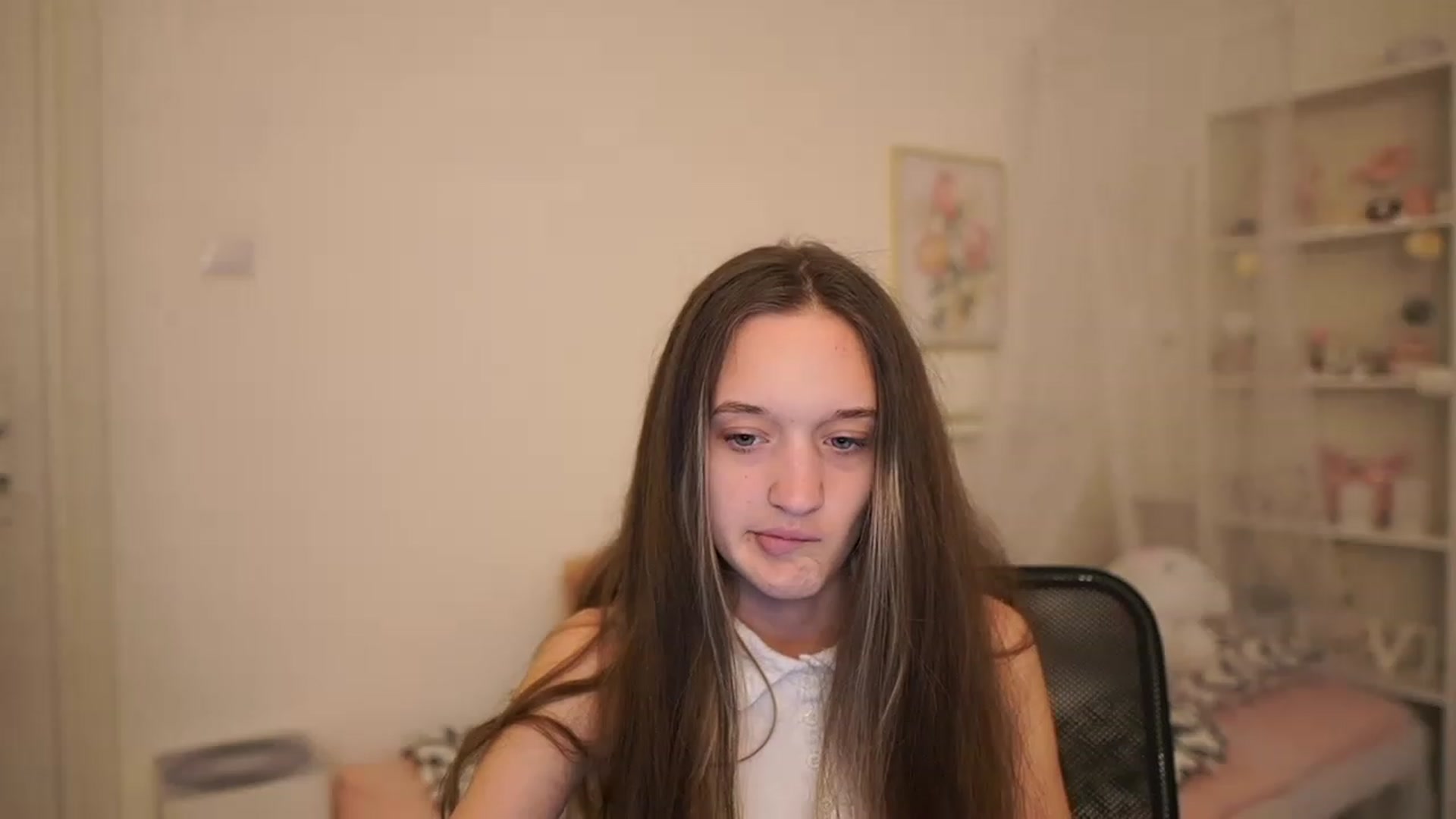 Gallery image thumbnail from AriellaFerra's myfreecams stream on, 03/25/2023, 12:40 image 14 of 20