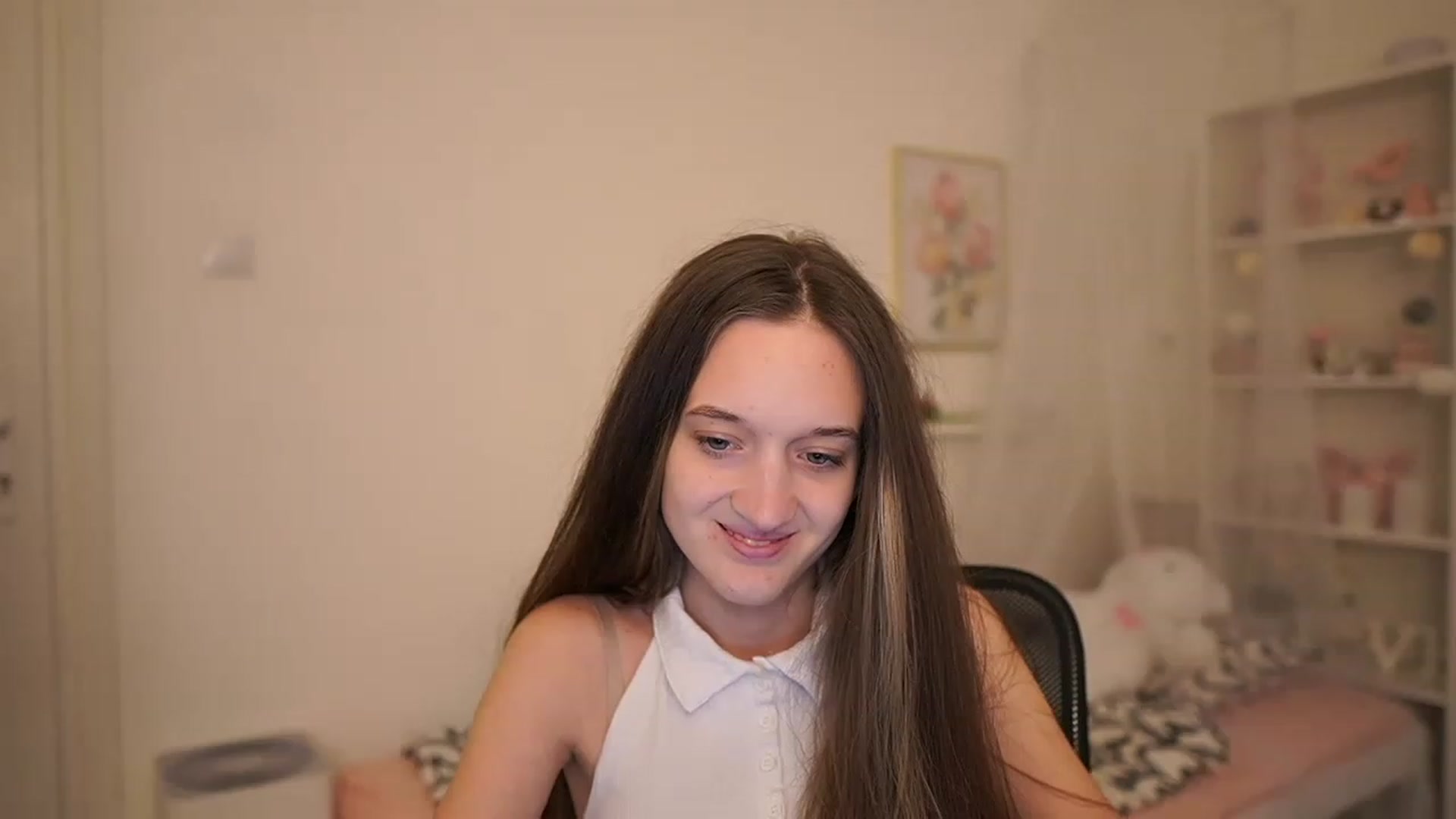 Gallery image thumbnail from AriellaFerra's myfreecams stream on, 03/25/2023, 12:40 image 19 of 20