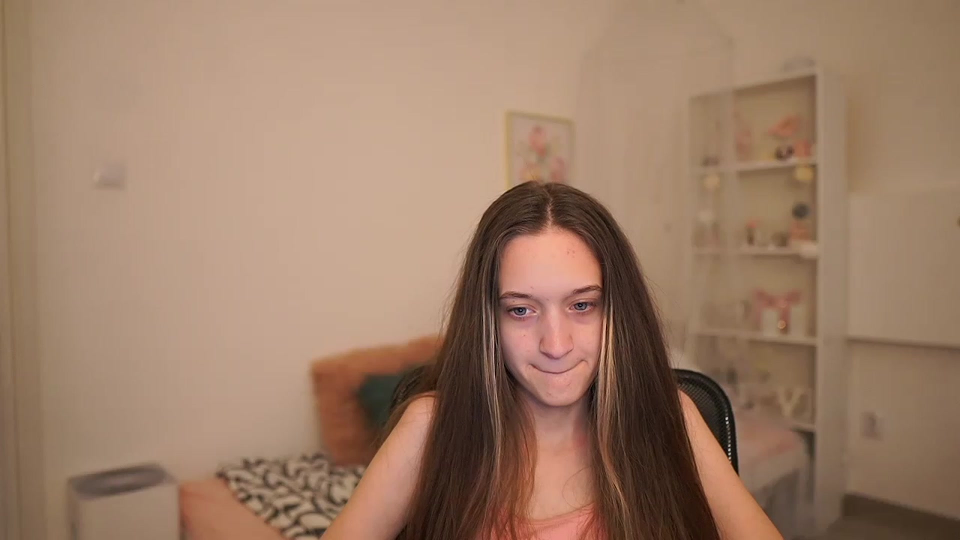Gallery image thumbnail from AriellaFerra's myfreecams stream on, 03/26/2023, 10:16 image 9 of 20