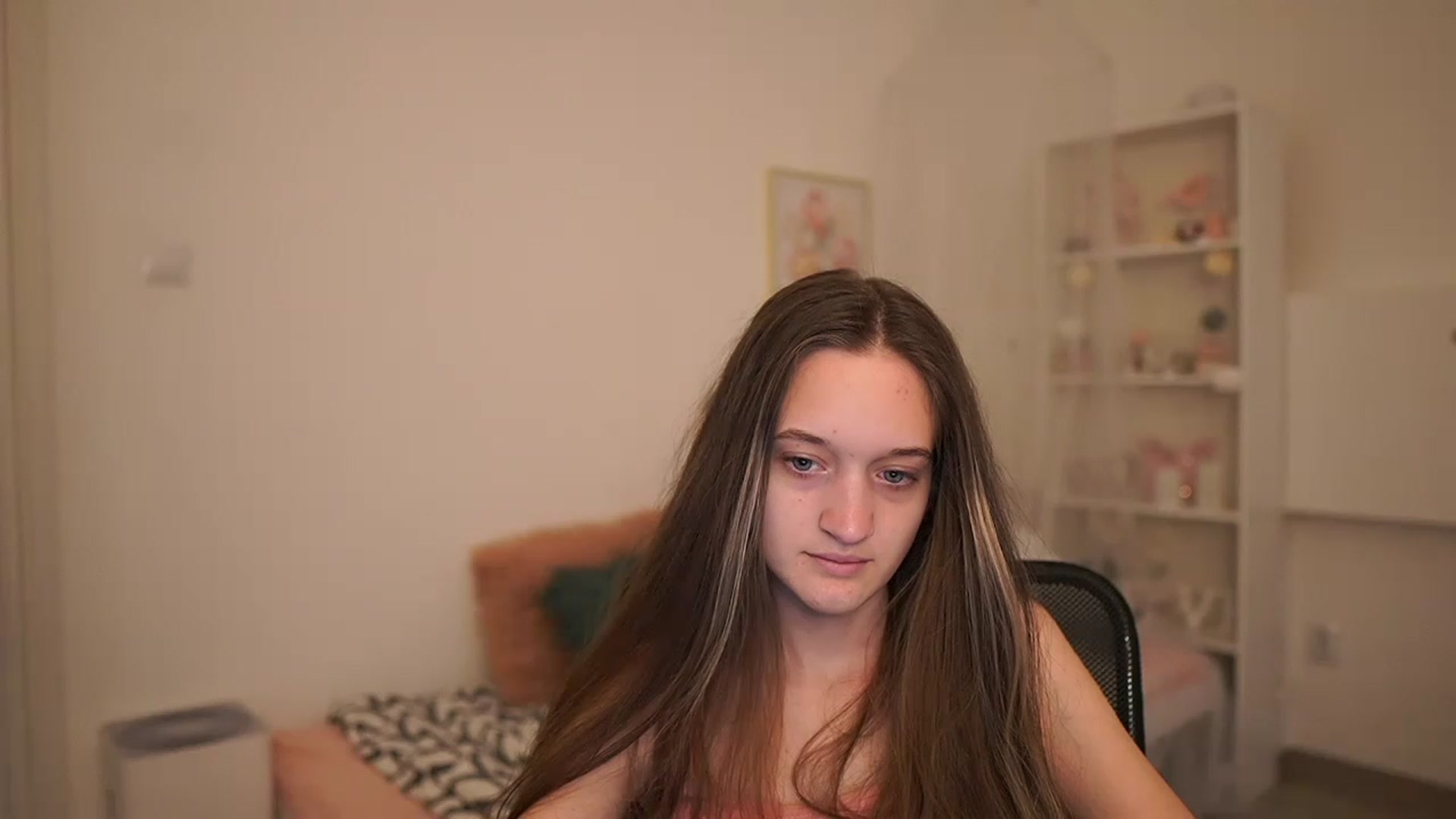 Gallery image thumbnail from AriellaFerra's myfreecams stream on, 03/26/2023, 10:16 image 5 of 20