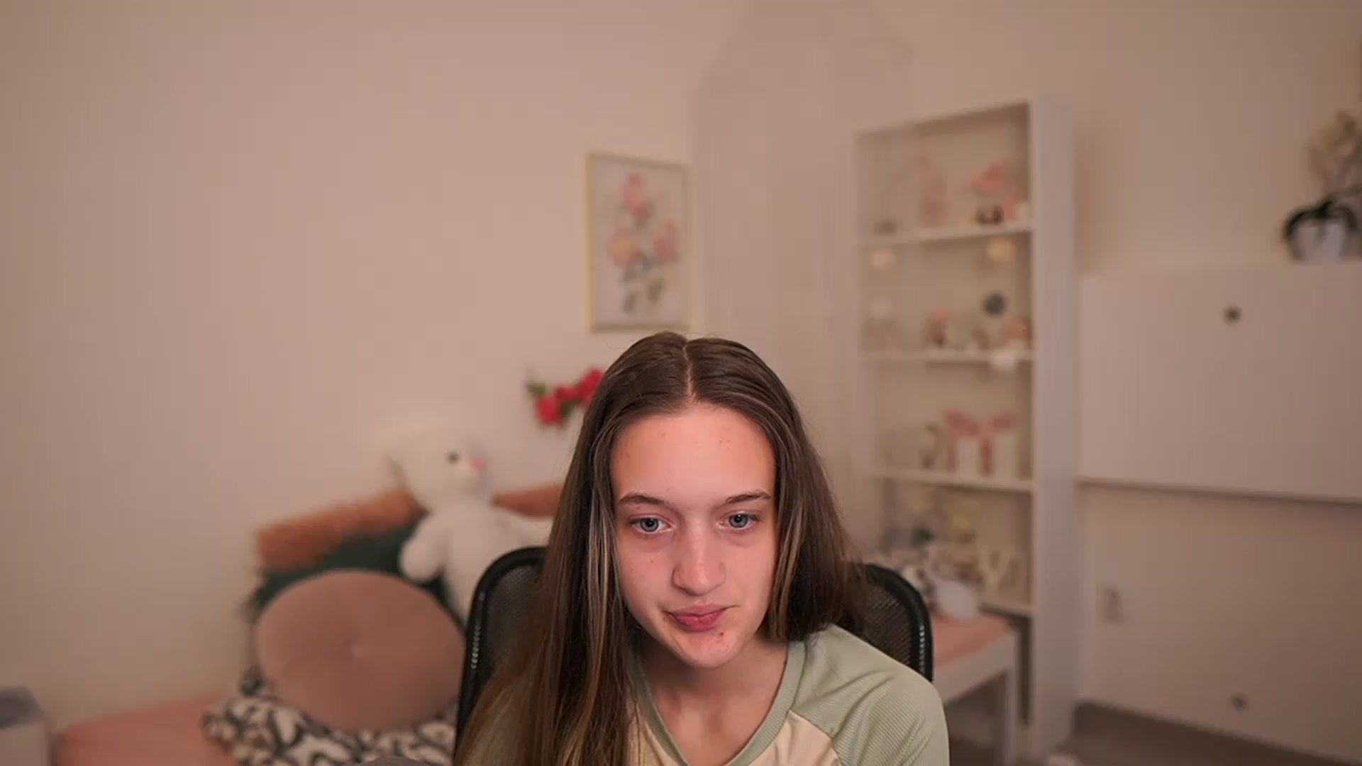 Gallery image thumbnail from AriellaFerra's myfreecams stream on, 04/16/2023, 10:04 image 12 of 20
