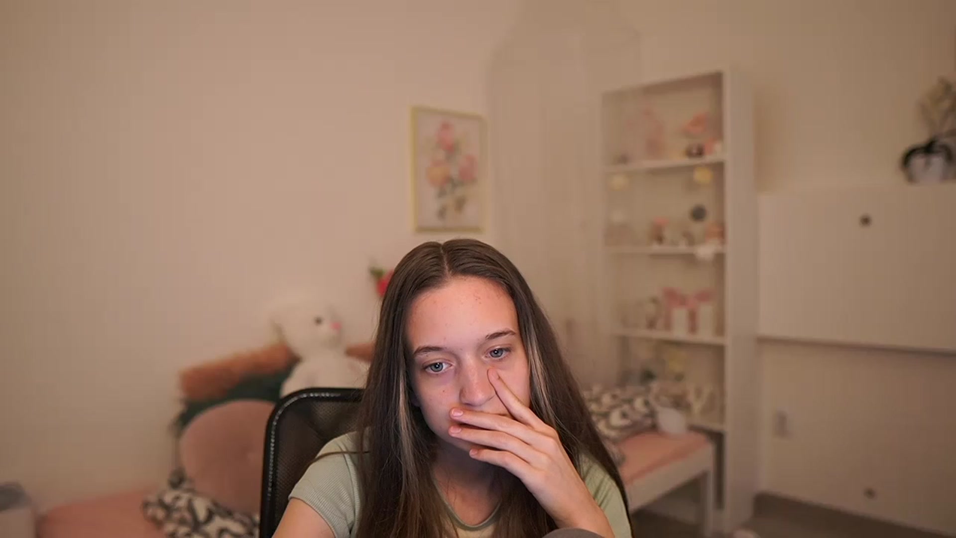 Gallery image thumbnail from AriellaFerra's myfreecams stream on, 04/16/2023, 10:04 image 15 of 20
