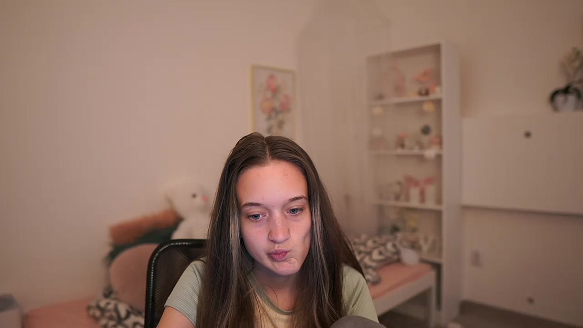 Gallery image thumbnail from AriellaFerra's myfreecams stream on, 04/16/2023, 10:04 image 14 of 20