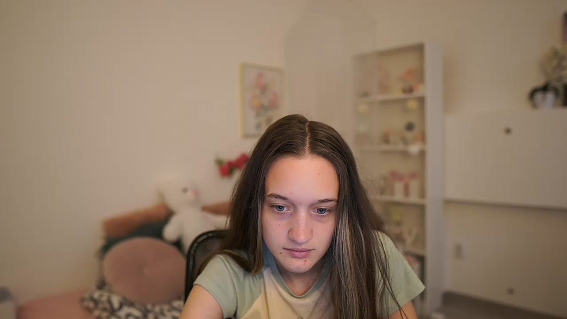 Gallery image thumbnail from AriellaFerra's myfreecams stream on, 04/16/2023, 10:04 image 6 of 20