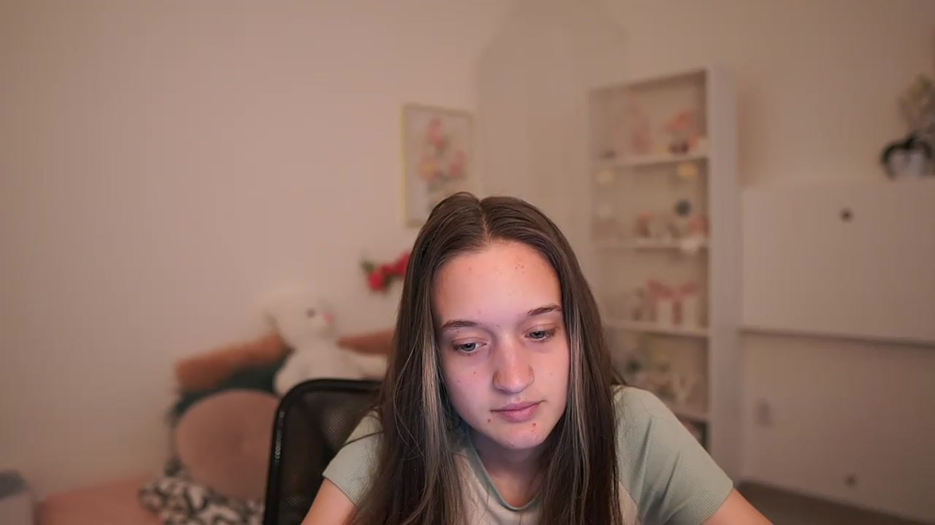 Gallery image thumbnail from AriellaFerra's myfreecams stream on, 04/16/2023, 10:04 image 13 of 20