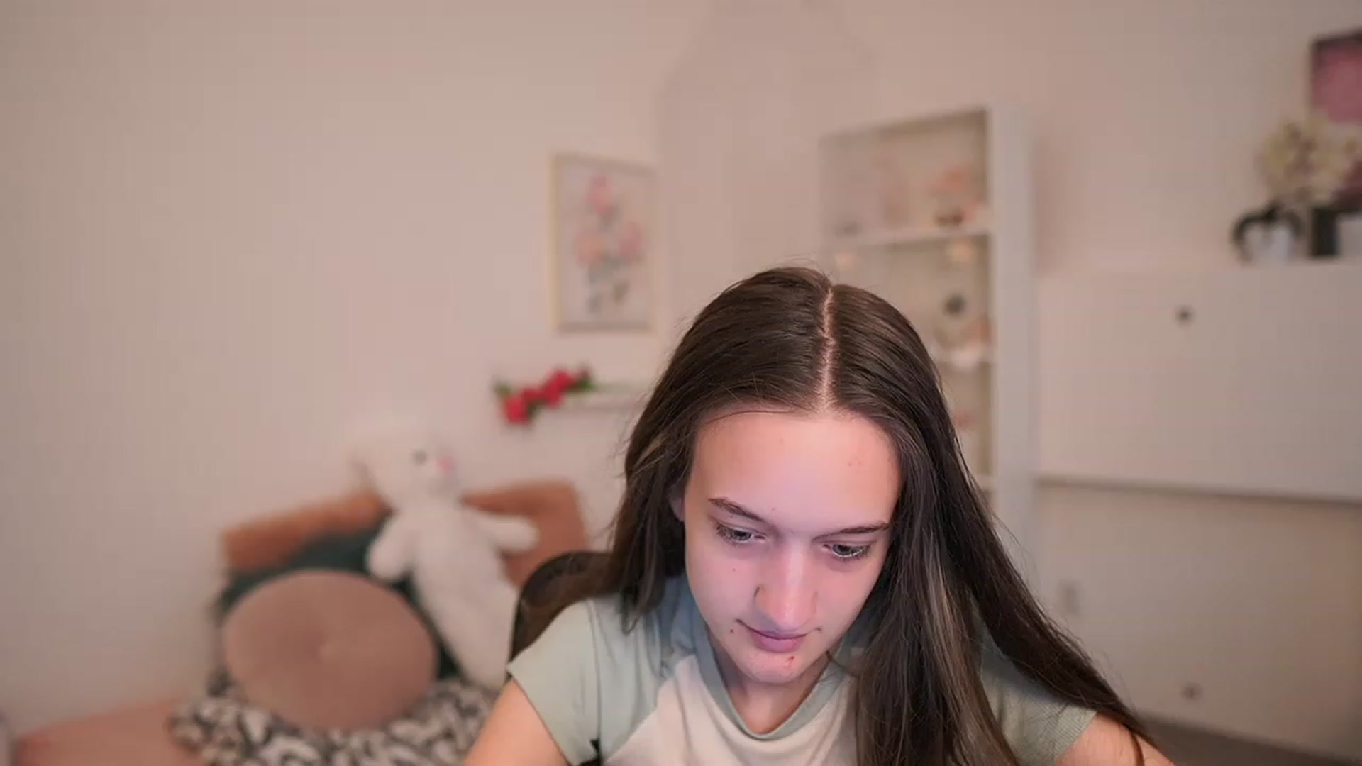 Gallery image thumbnail from AriellaFerra's myfreecams stream on, 04/16/2023, 10:04 image 4 of 20