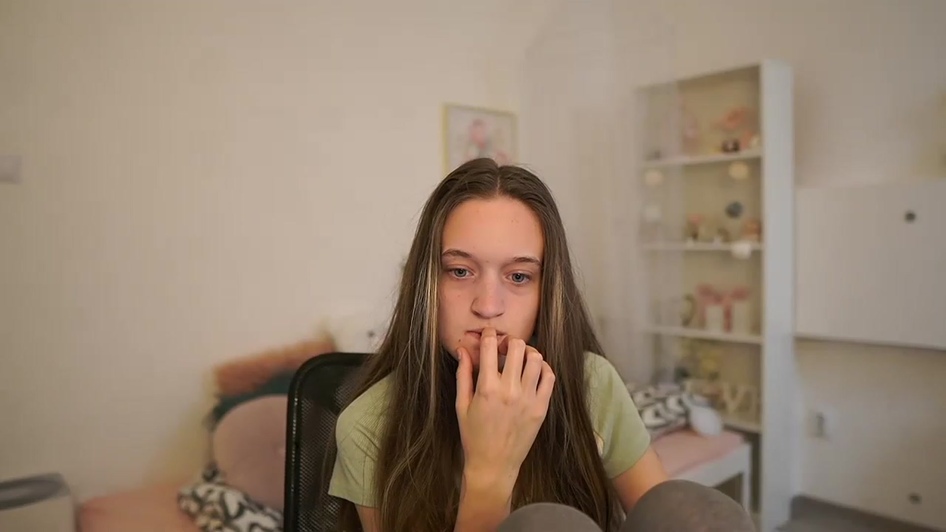 Gallery image thumbnail from AriellaFerra's myfreecams stream on, 04/16/2023, 11:30 image 15 of 20