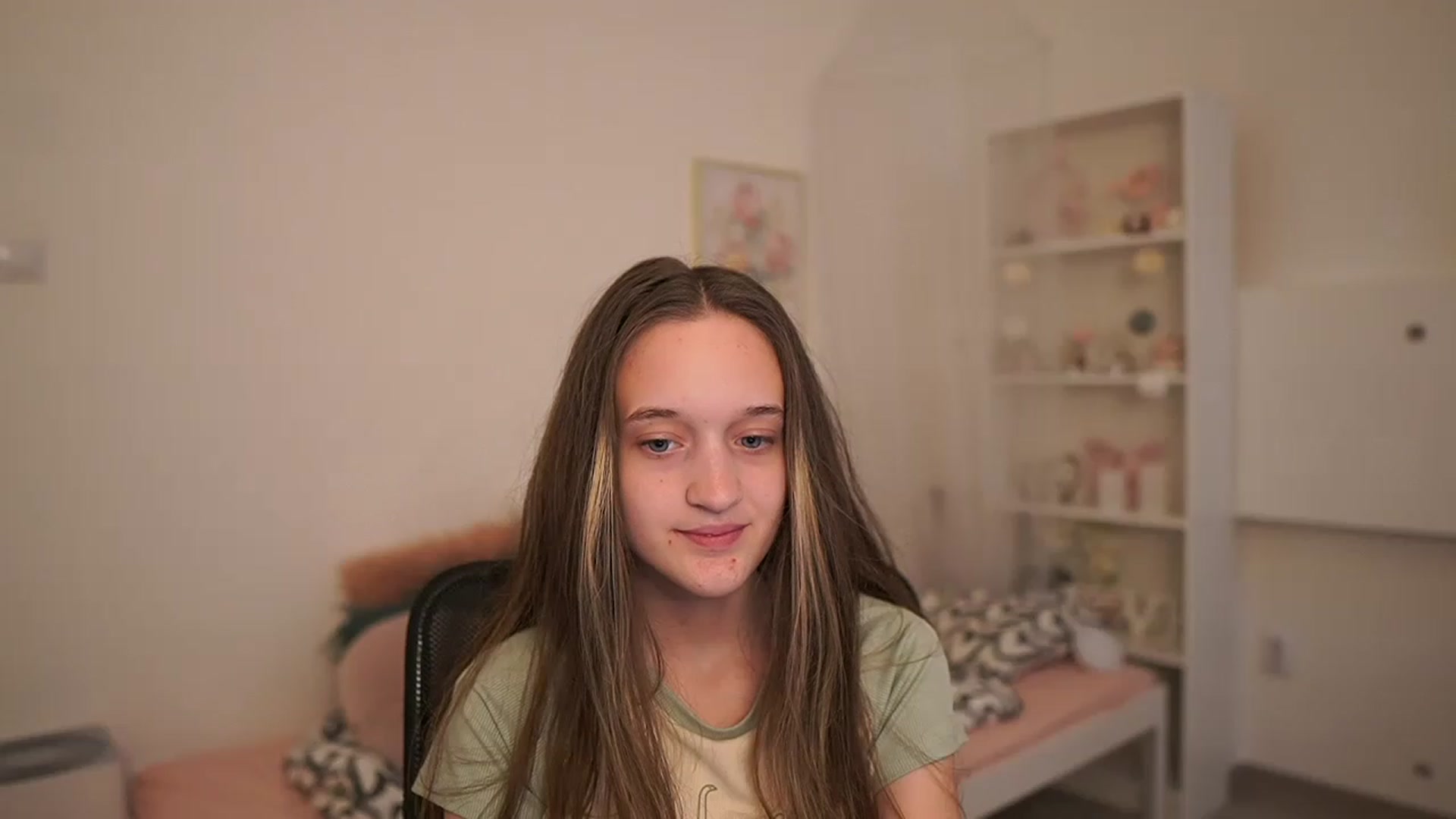 Gallery image thumbnail from AriellaFerra's myfreecams stream on, 04/16/2023, 12:57 image 9 of 20