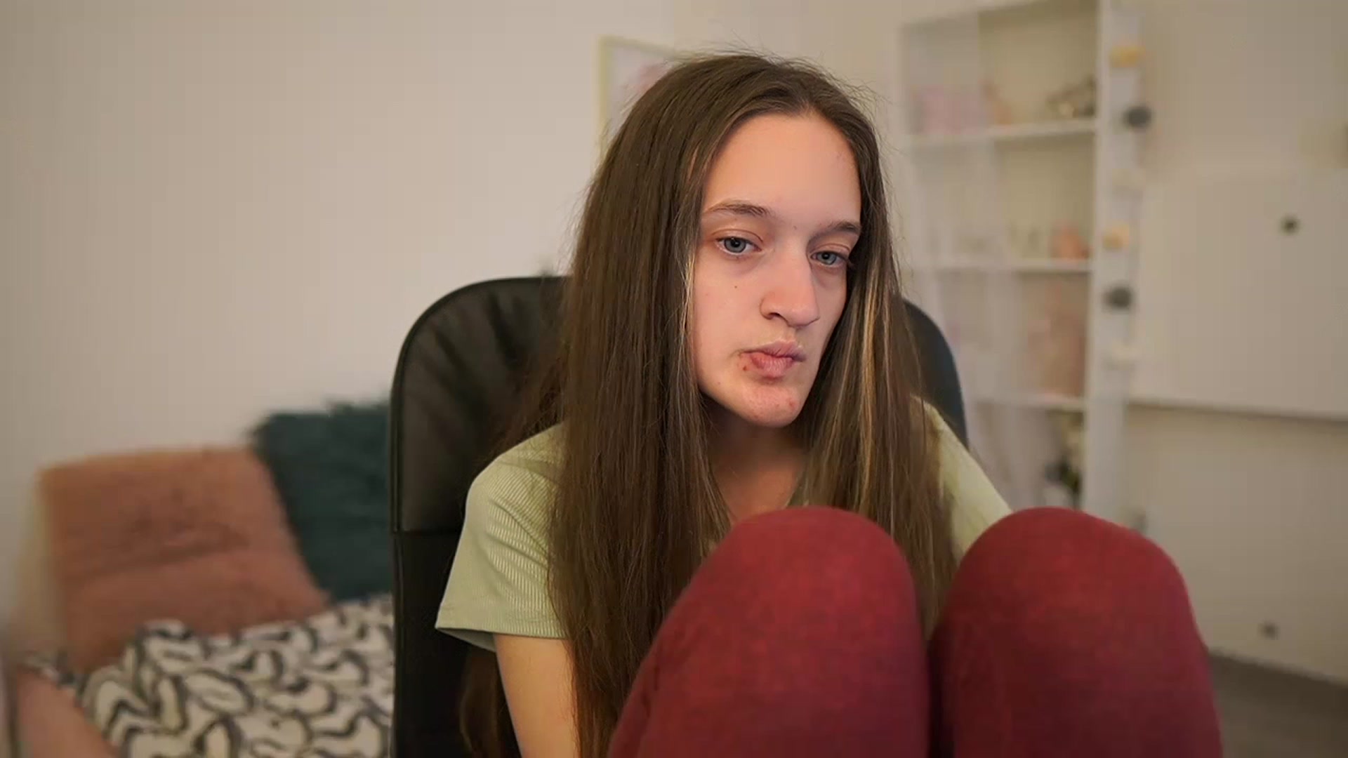 Gallery image thumbnail from AriellaFerra's myfreecams stream on, 04/23/2023, 12:10 image 10 of 20