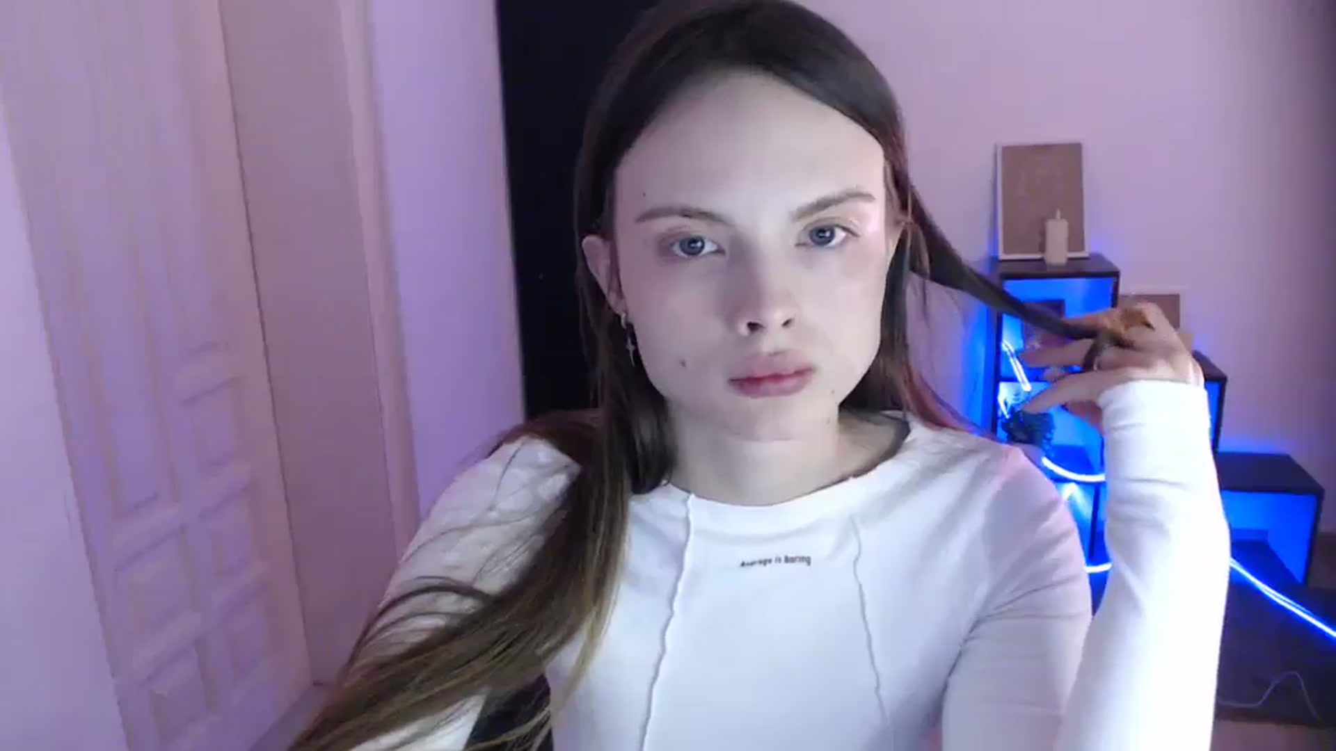 Gallery image thumbnail from Ariella_ari's myfreecams stream on, 12/24/2025, 18:07 image 12 of 20