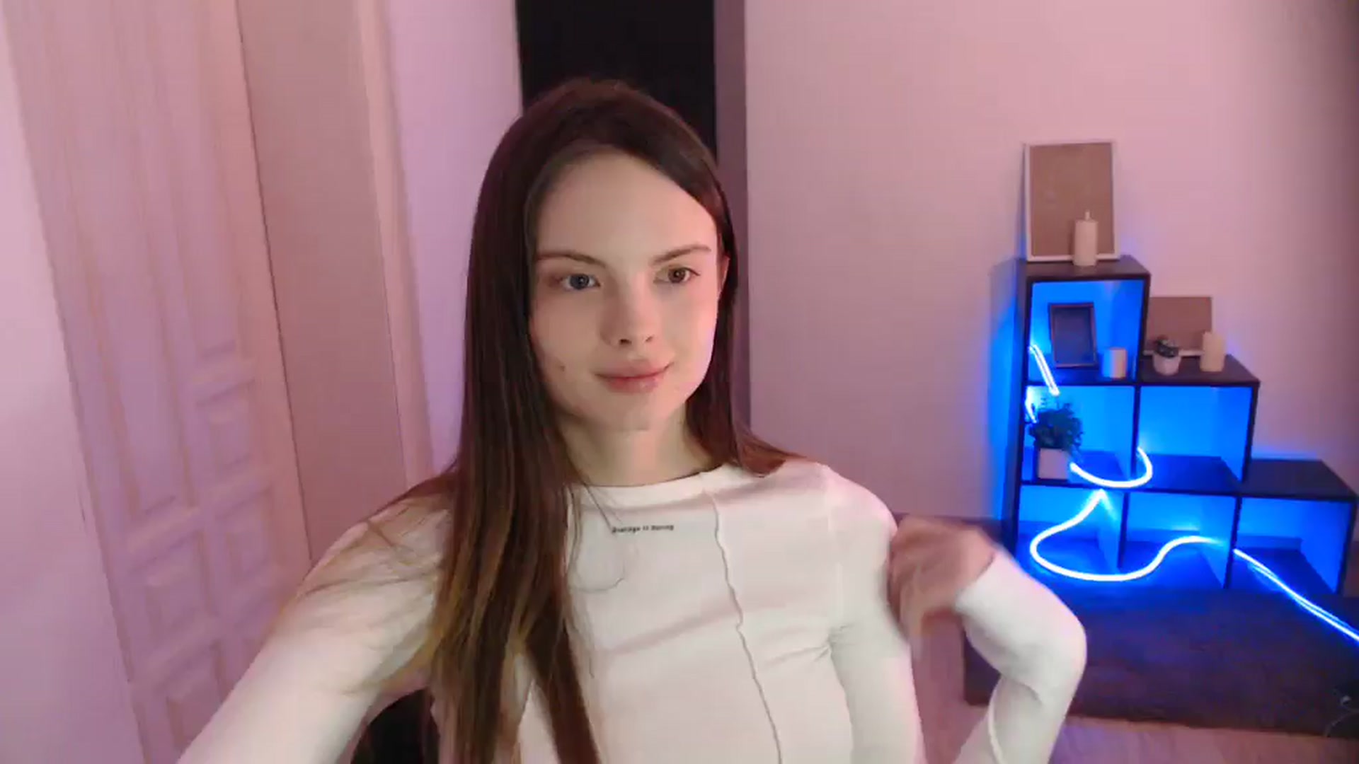 Gallery image thumbnail from Ariella_ari's myfreecams stream on, 12/24/2025, 18:37 image 11 of 20