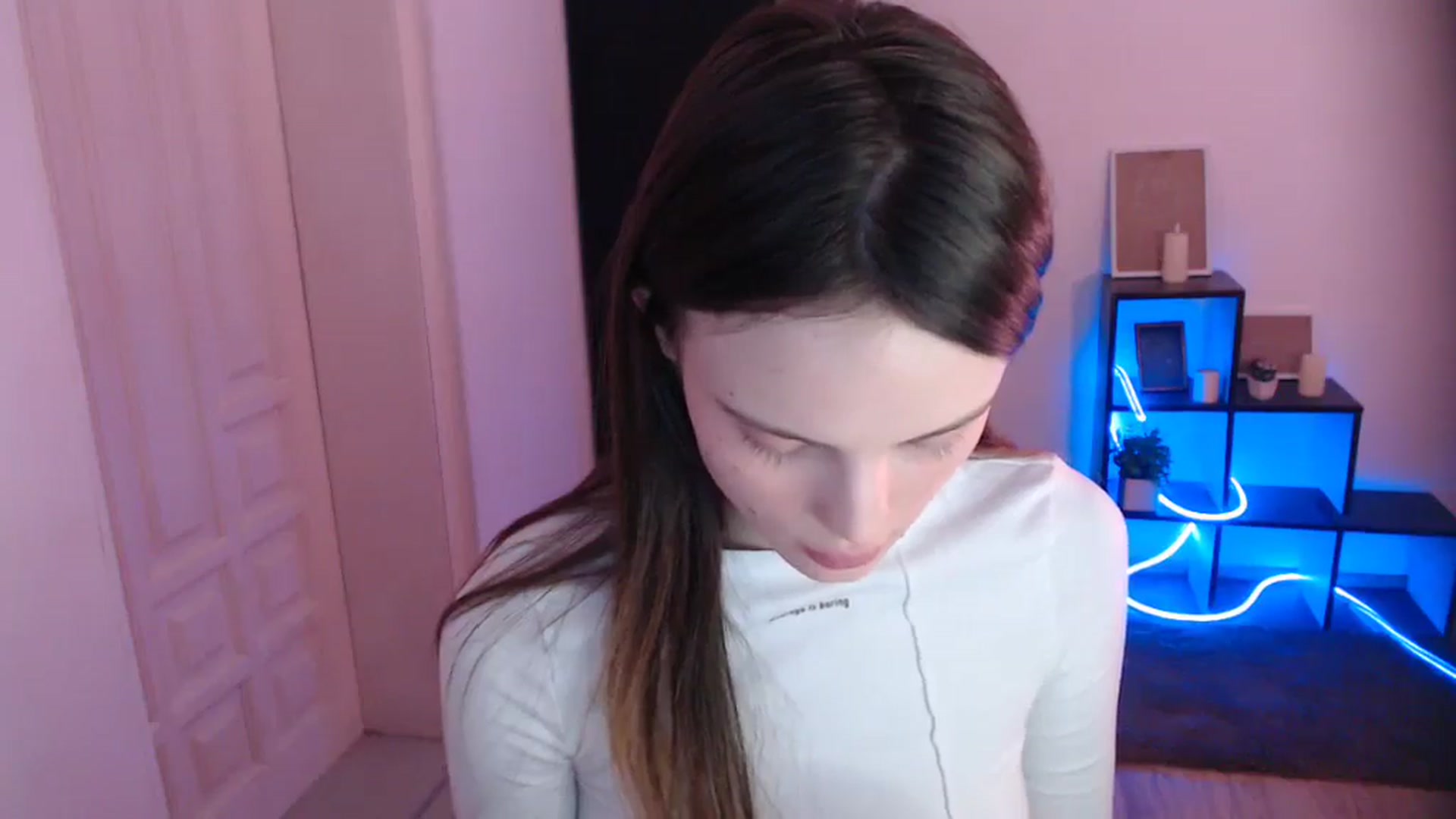 Gallery image thumbnail from Ariella_ari's myfreecams stream on, 12/24/2025, 18:37 image 15 of 20