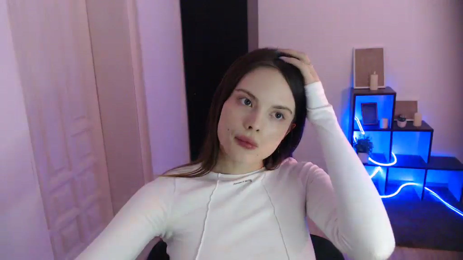 Gallery image thumbnail from Ariella_ari's myfreecams stream on, 12/24/2025, 18:37 image 18 of 20