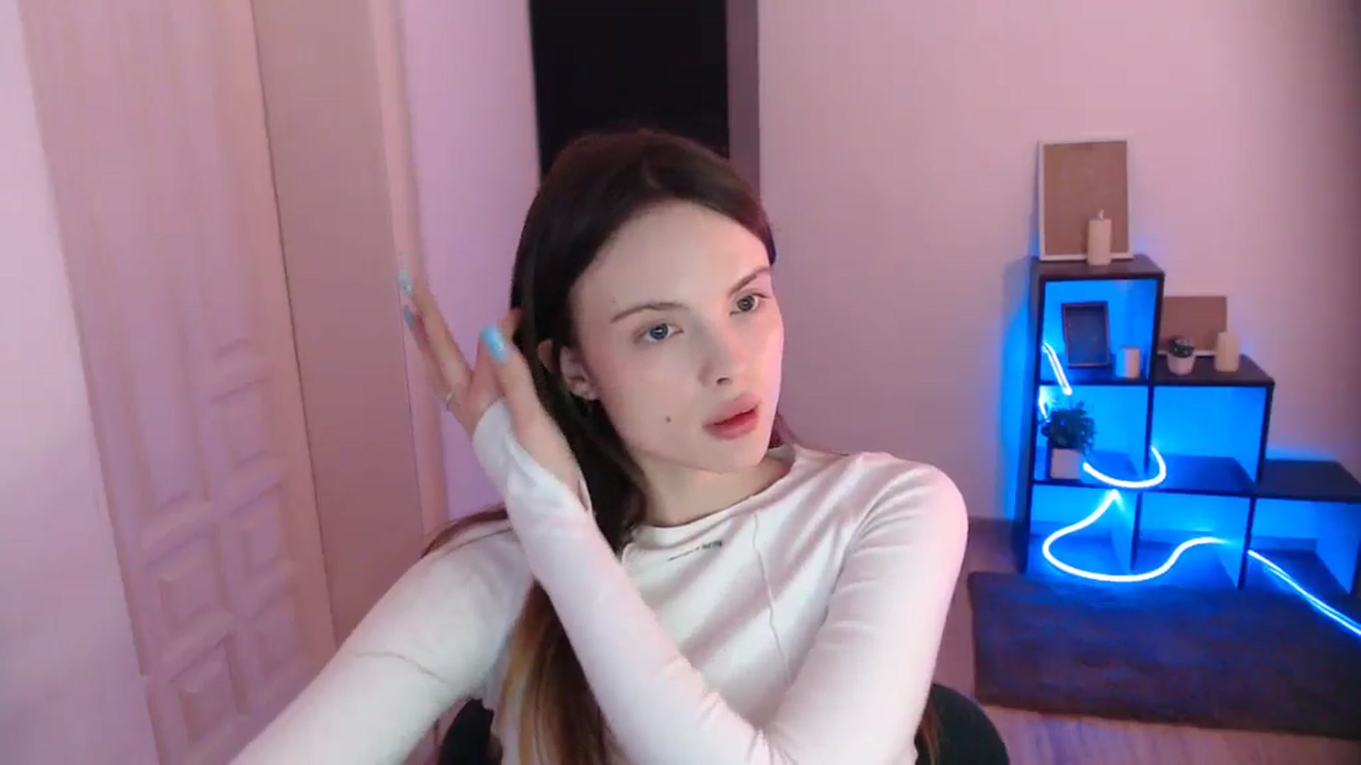 Gallery image thumbnail from Ariella_ari's myfreecams stream on, 12/24/2025, 18:37 image 16 of 20