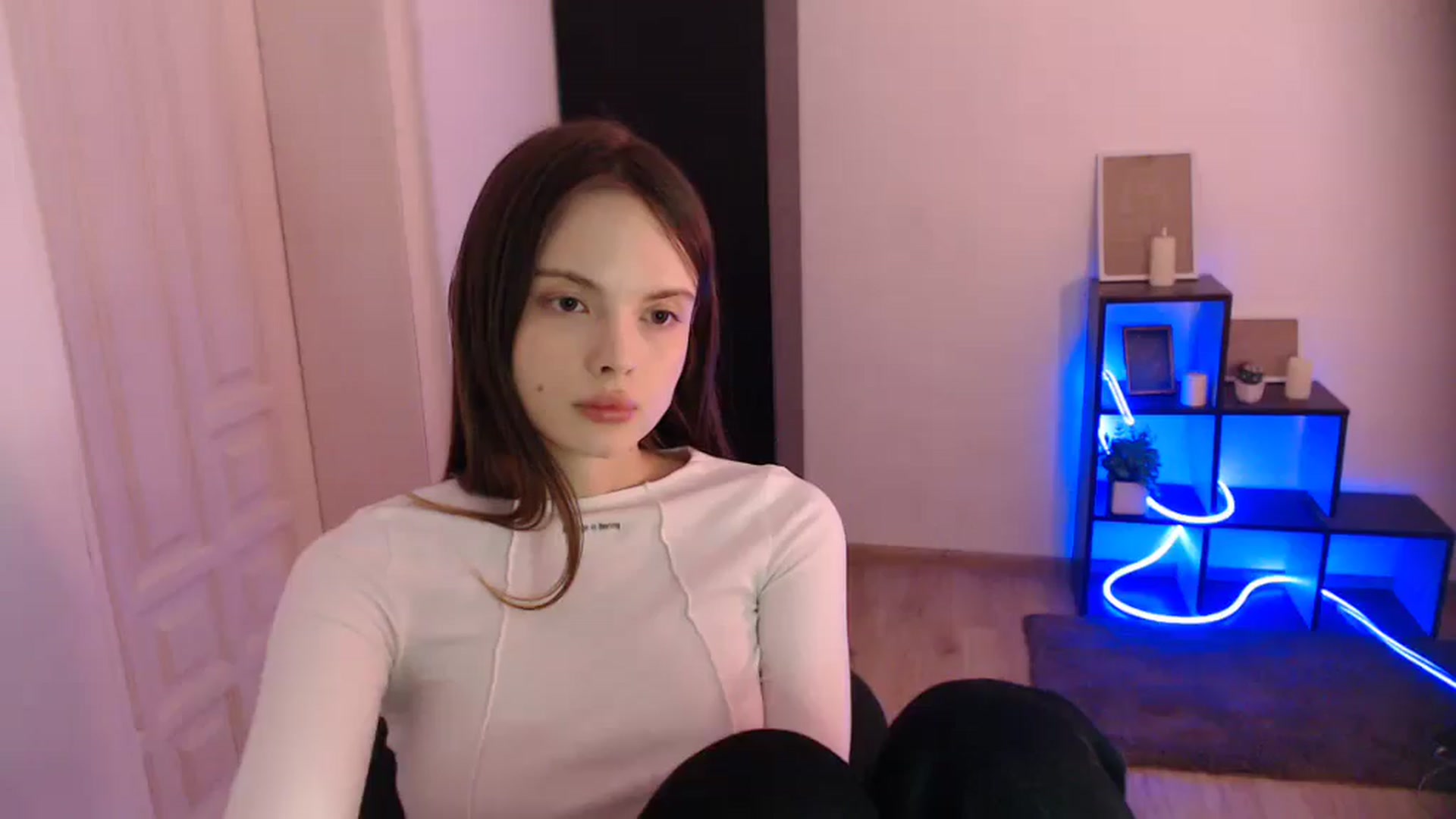 Gallery image thumbnail from Ariella_ari's myfreecams stream on, 12/24/2025, 18:37 image 2 of 20