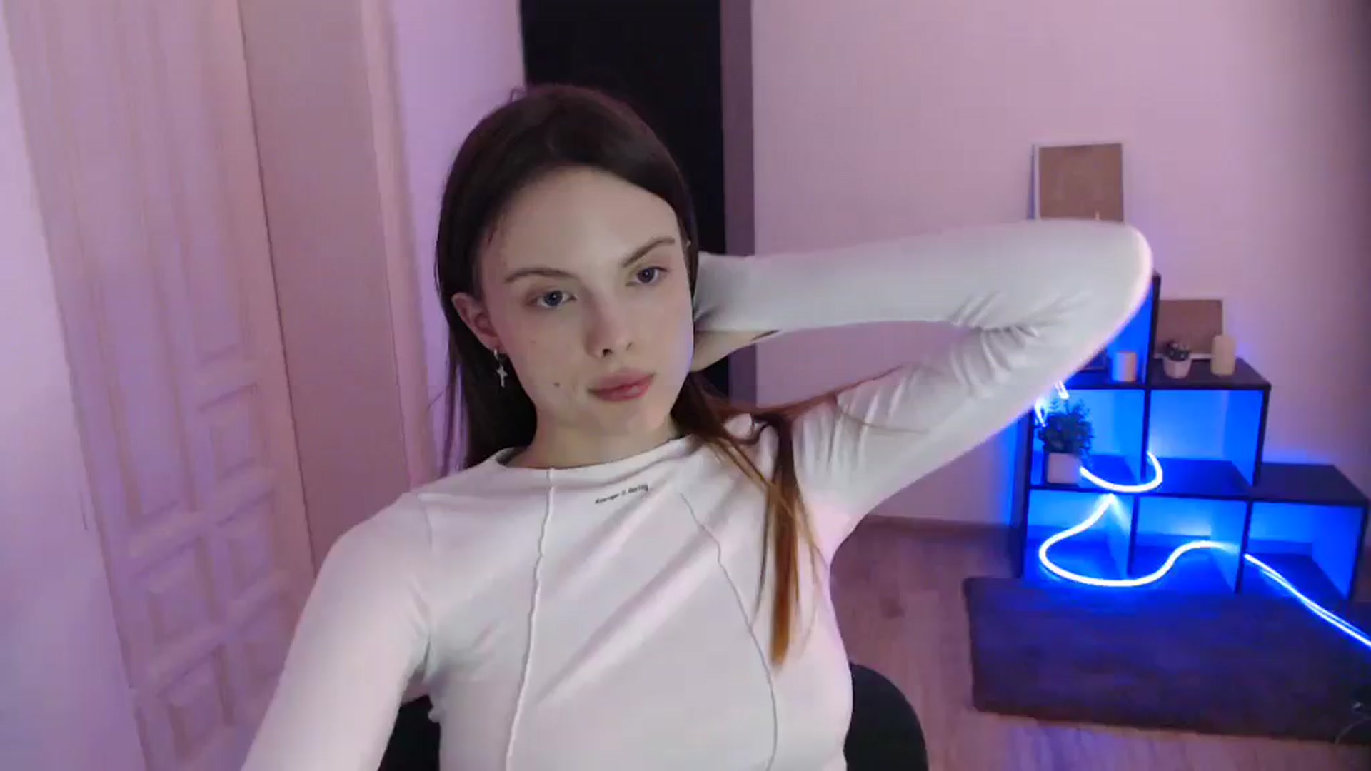 Gallery image thumbnail from Ariella_ari's myfreecams stream on, 12/24/2025, 18:37 image 7 of 20