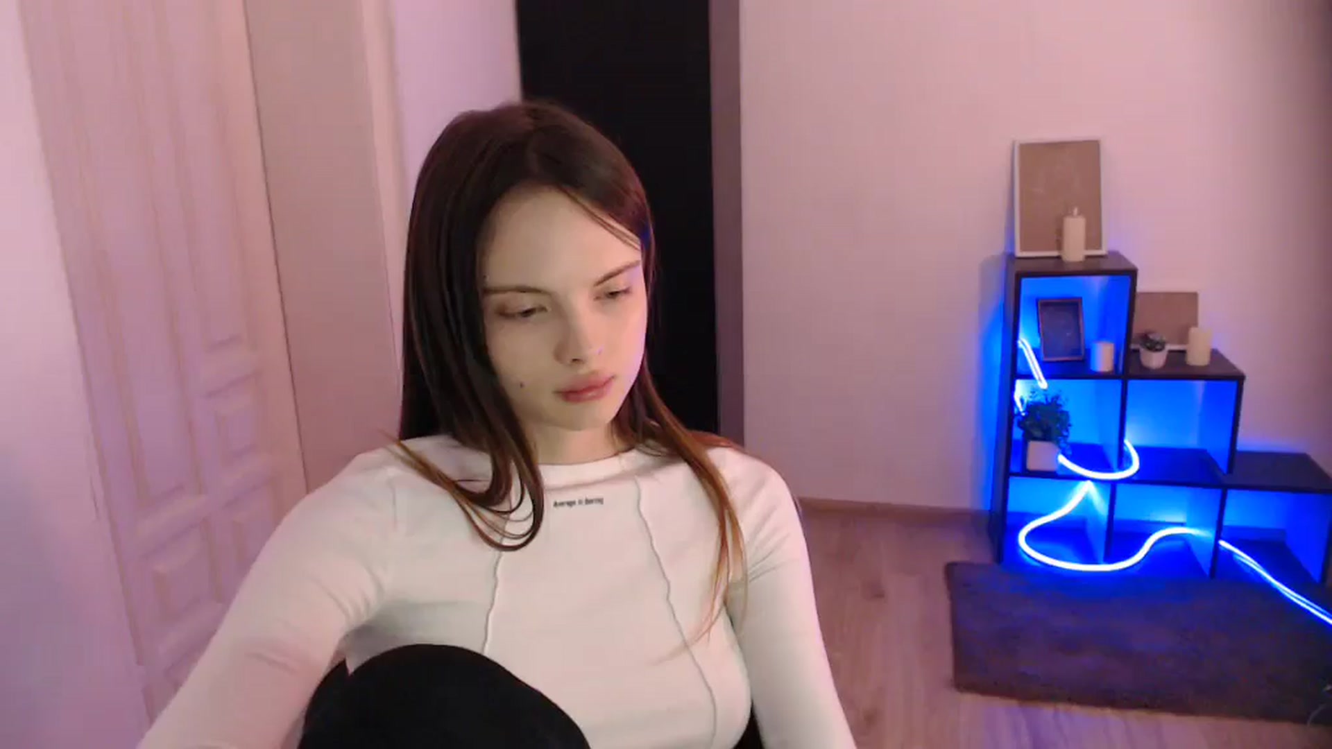 Gallery image thumbnail from Ariella_ari's myfreecams stream on, 12/24/2025, 18:37 image 1 of 20