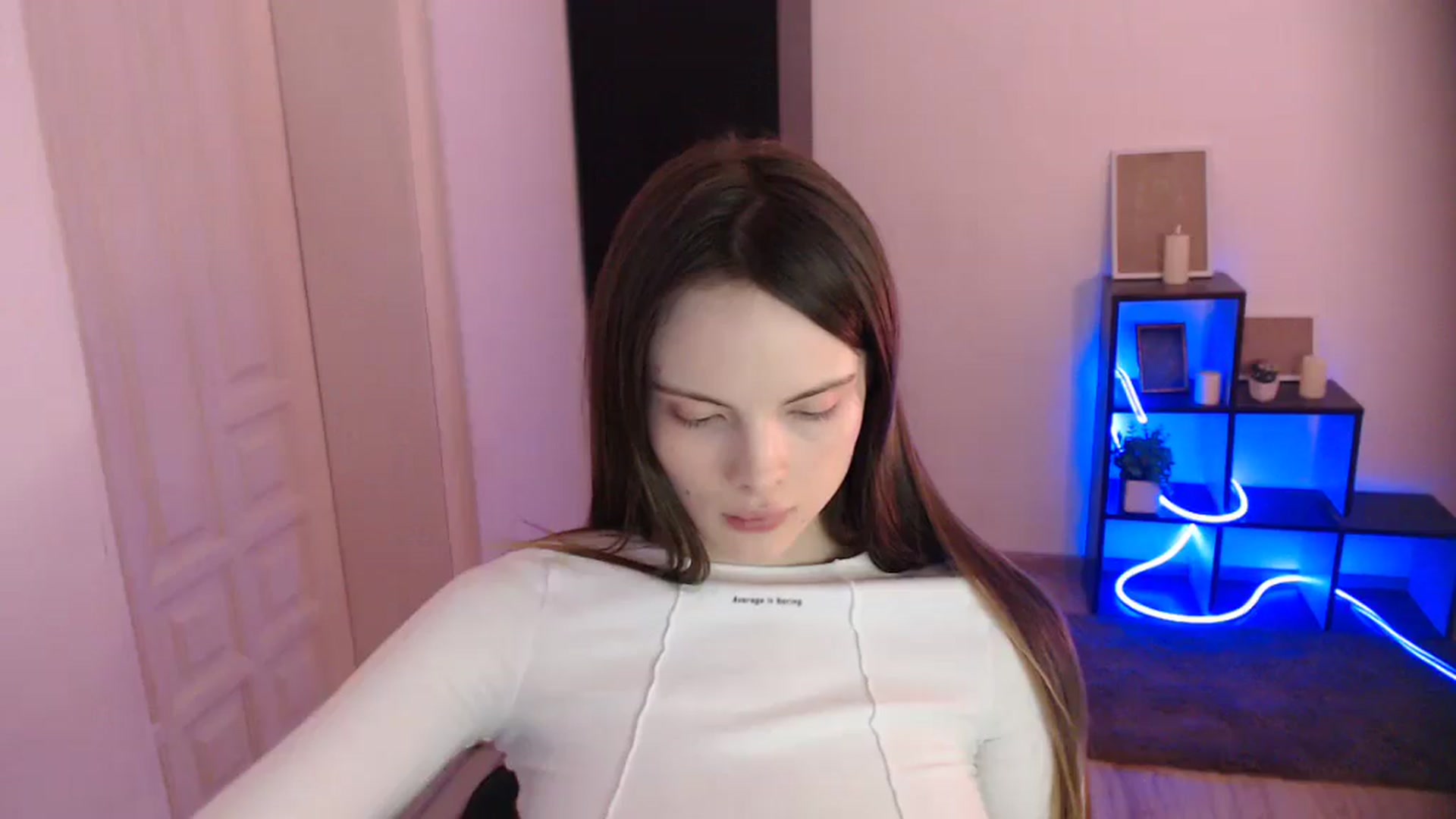 Gallery image thumbnail from Ariella_ari's myfreecams stream on, 12/24/2025, 18:37 image 19 of 20