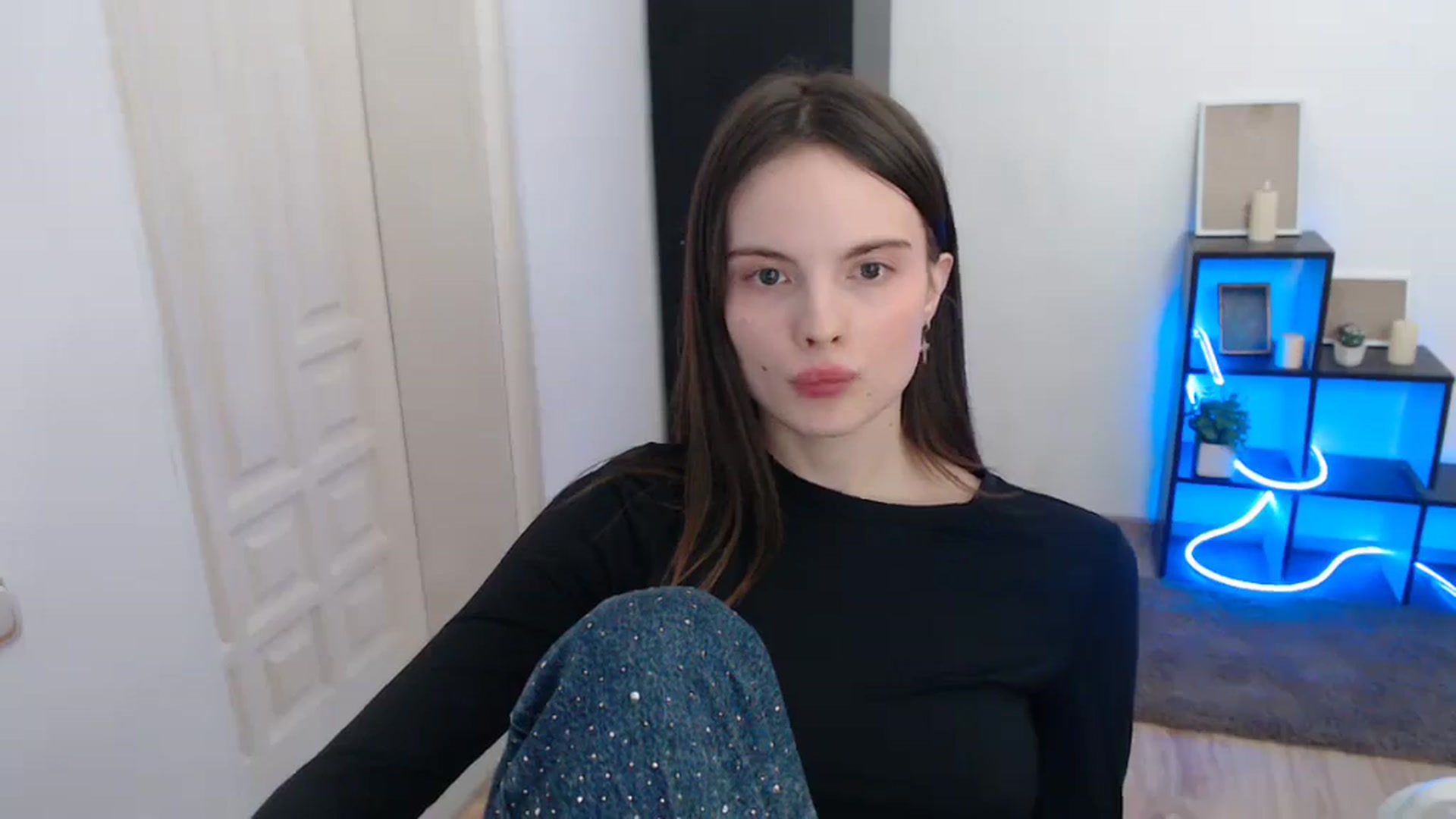 Gallery image thumbnail from Ariella_ari's myfreecams stream on, 12/26/2025, 18:56 image 14 of 20