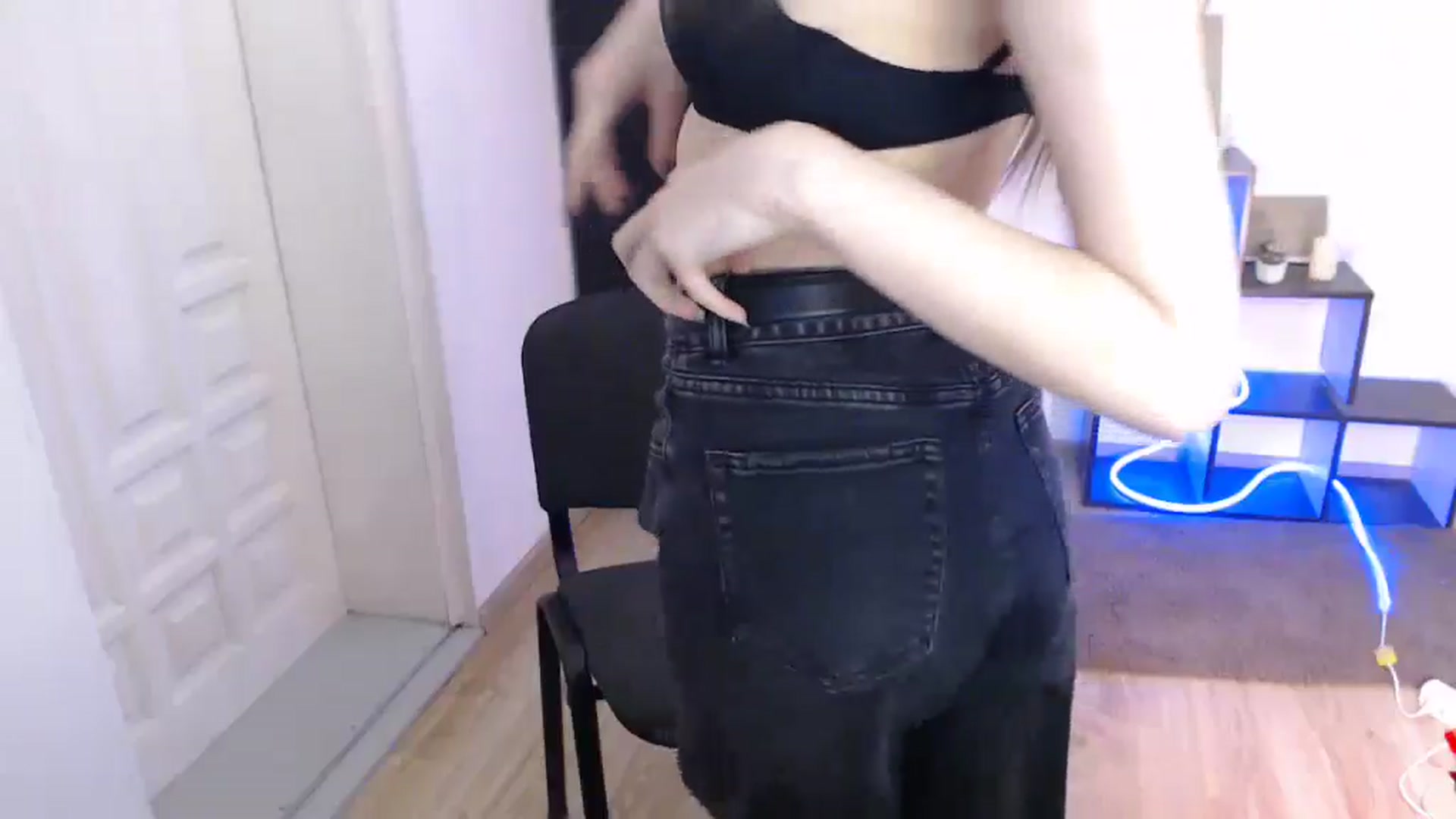 Gallery image thumbnail from Ariella_ari's myfreecams stream on, 01/11/2026, 18:43 image 9 of 20