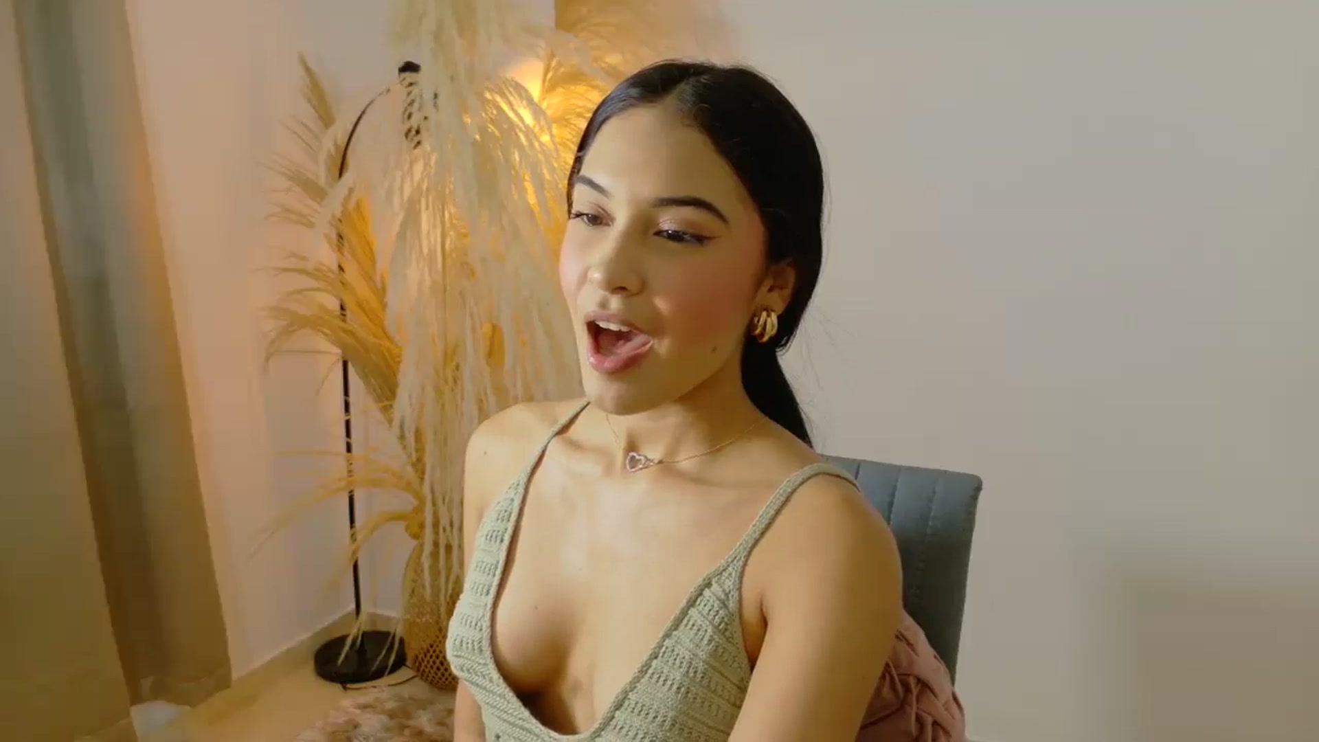 Gallery image thumbnail from Arielle_1's myfreecams stream on, 08/21/2025, 22:50 image 5 of 20