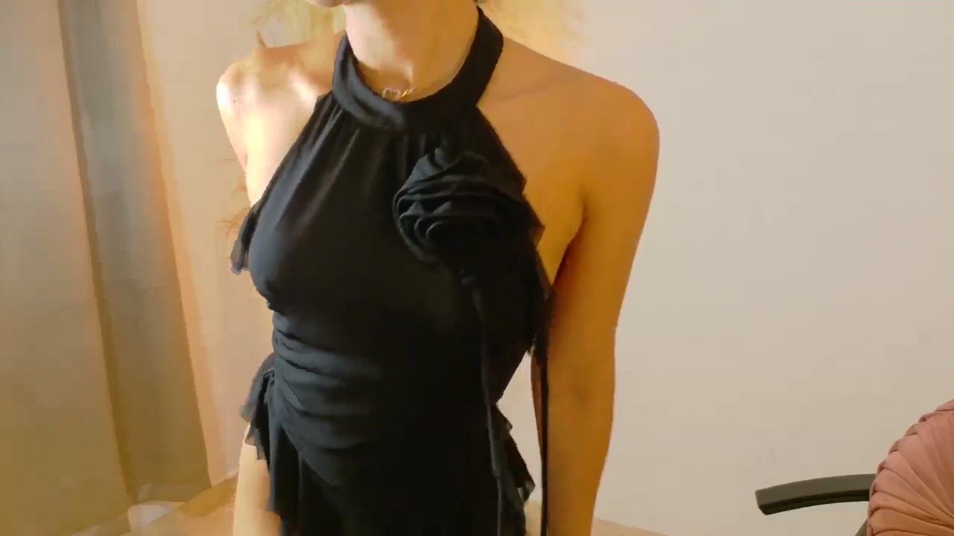 Gallery image thumbnail from Arielle_1's myfreecams stream on, 08/26/2025, 24:02 image 16 of 20