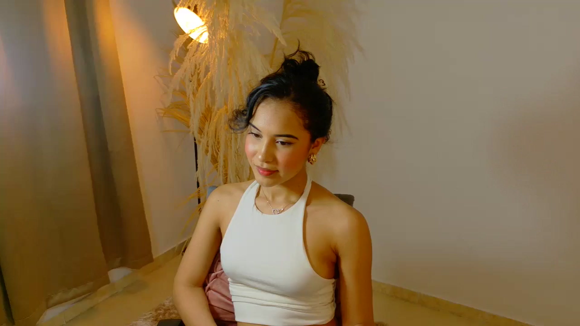 Gallery image thumbnail from Arielle_1's myfreecams stream on, 08/27/2025, 24:04 image 15 of 20