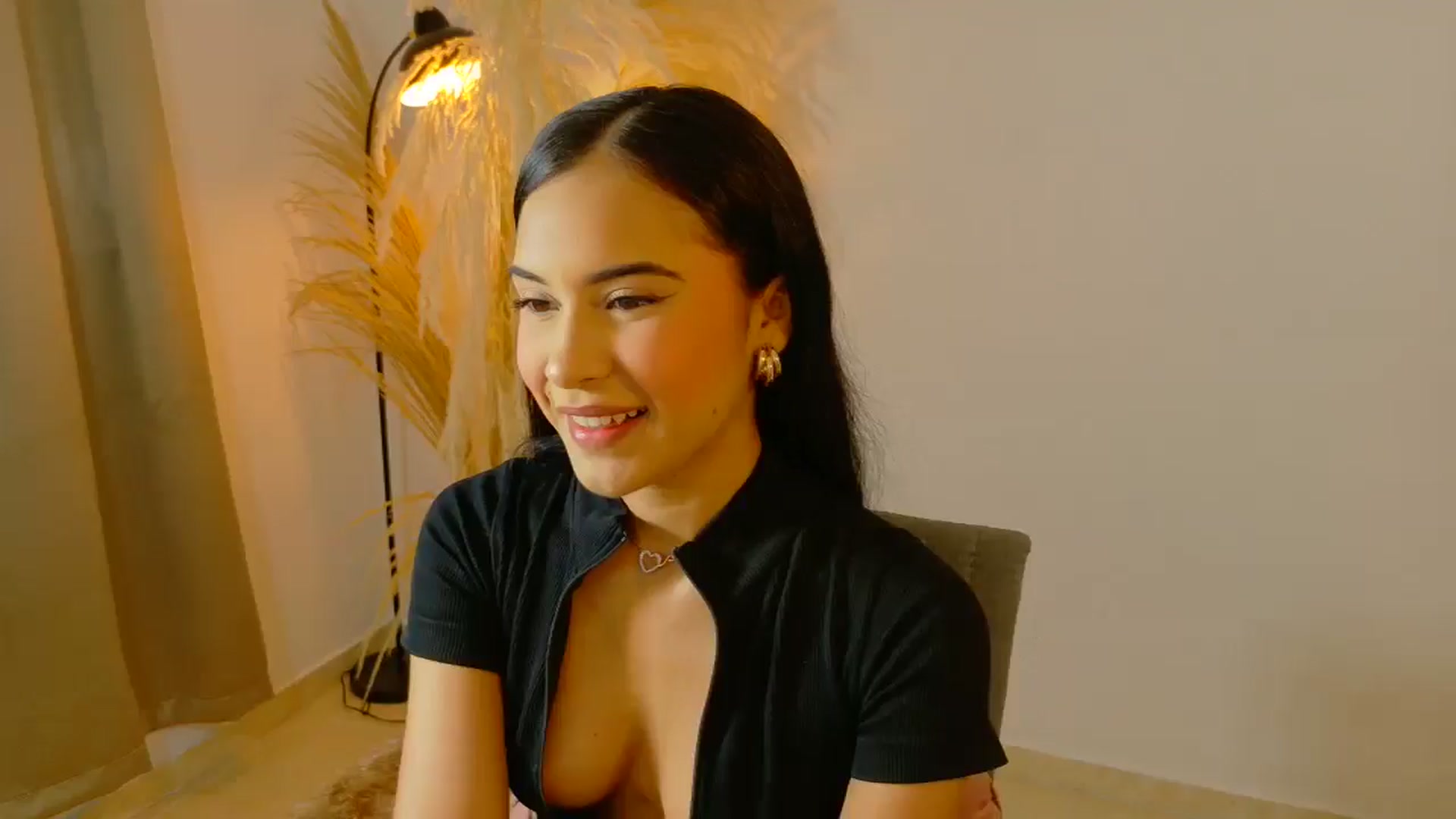 Gallery image thumbnail from Arielle_1's myfreecams stream on, 08/29/2025, 21:53 image 1 of 20