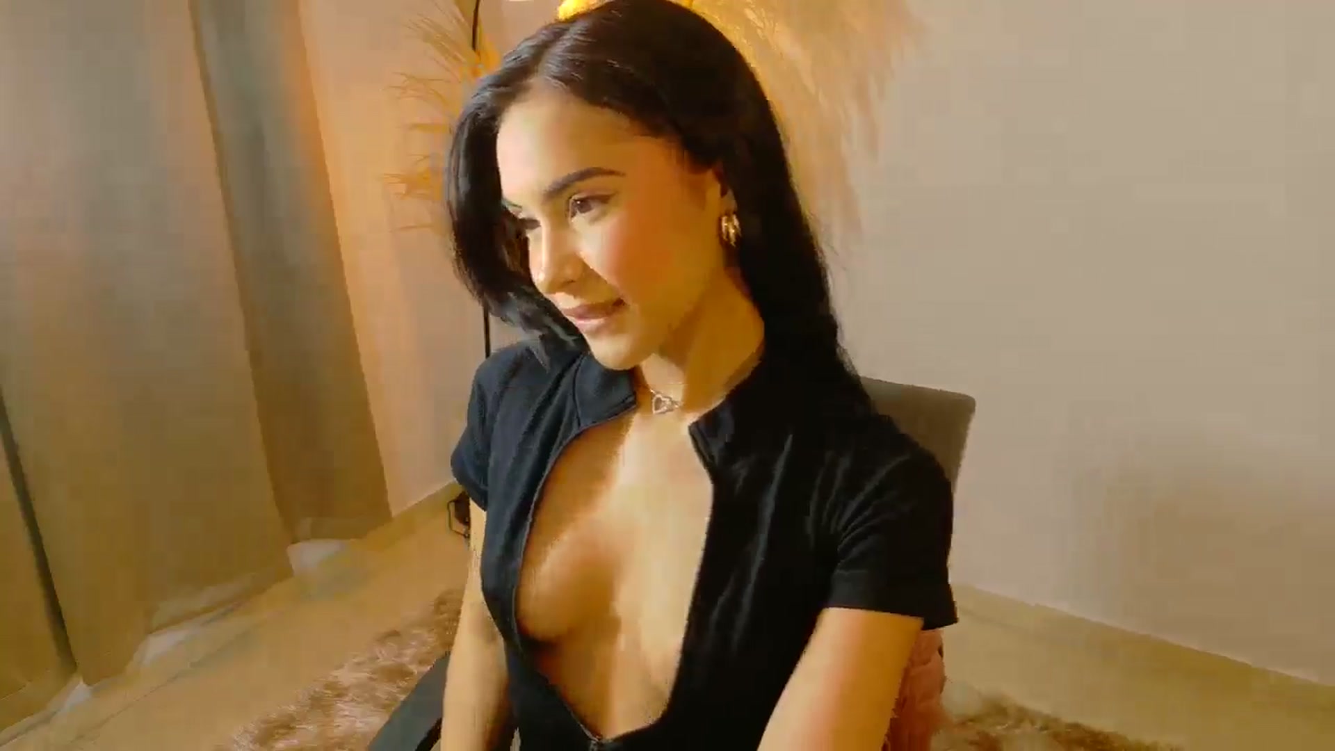 Gallery image thumbnail from Arielle_1's myfreecams stream on, 08/30/2025, 24:03 image 11 of 20