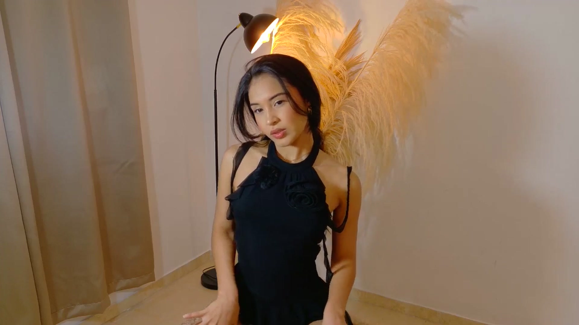 Gallery image thumbnail from Arielle_1's myfreecams stream on, 09/20/2025, 24:03 image 12 of 20