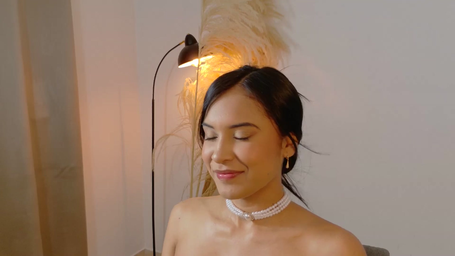 Gallery image thumbnail from Arielle_1's myfreecams stream on, 09/27/2025, 23:25 image 10 of 20