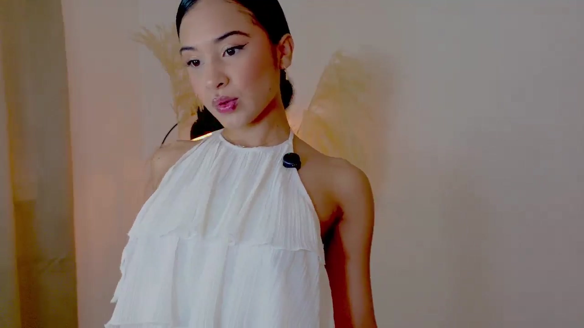 Gallery image thumbnail from Arielle_1's myfreecams stream on, 10/05/2025, 14:15 image 3 of 20
