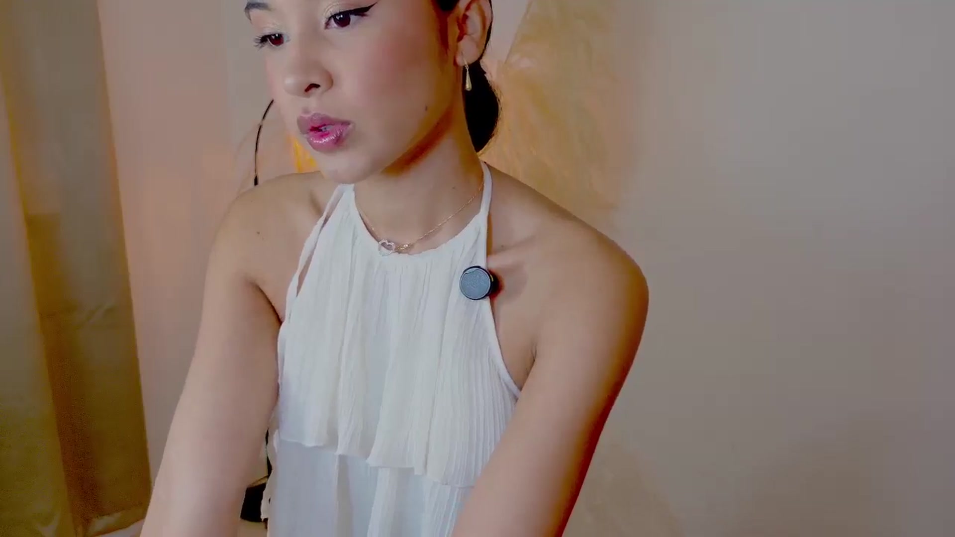 Gallery image thumbnail from Arielle_1's myfreecams stream on, 10/05/2025, 14:15 image 2 of 20