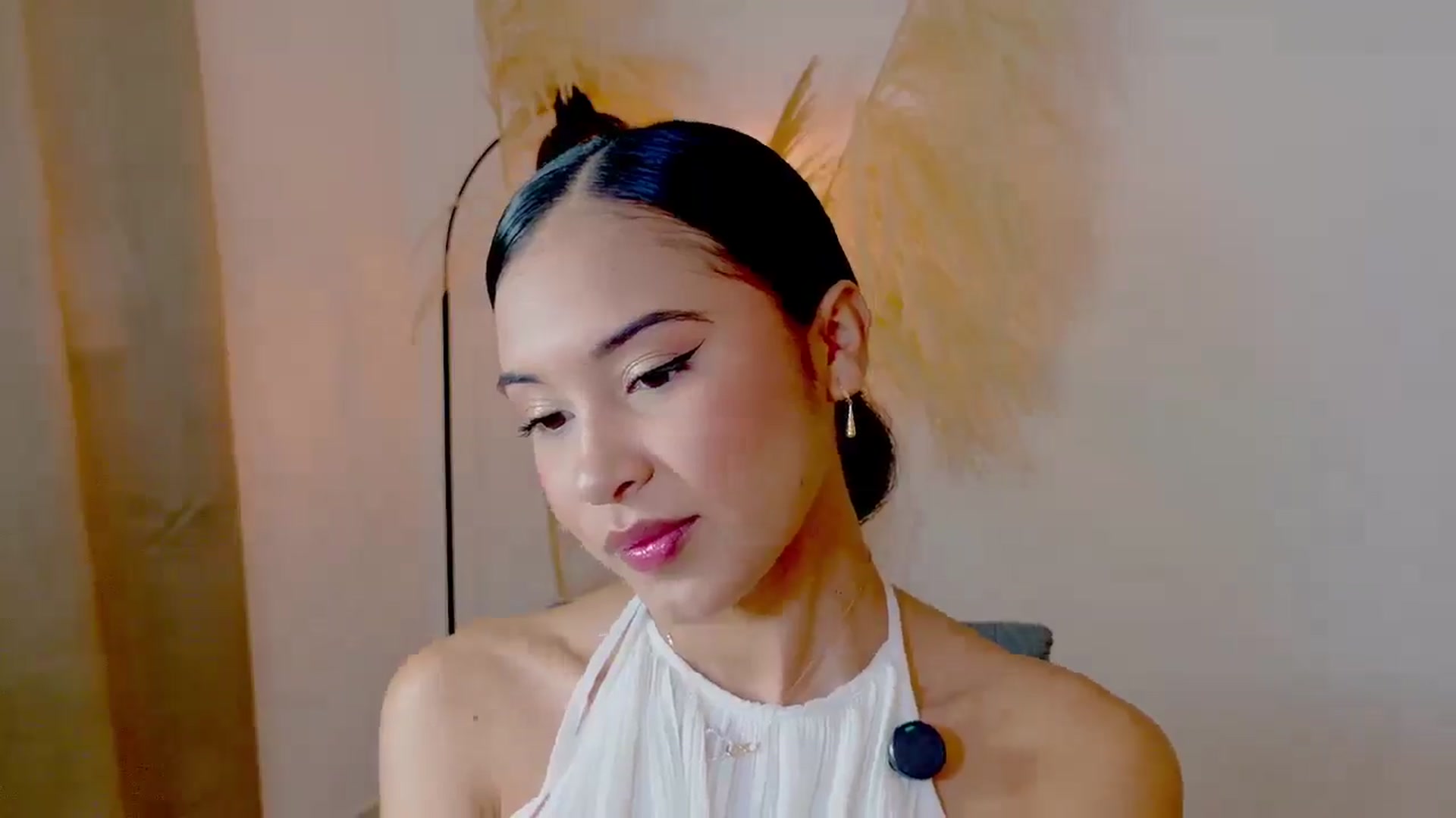 Gallery image thumbnail from Arielle_1's myfreecams stream on, 10/05/2025, 14:15 image 8 of 20