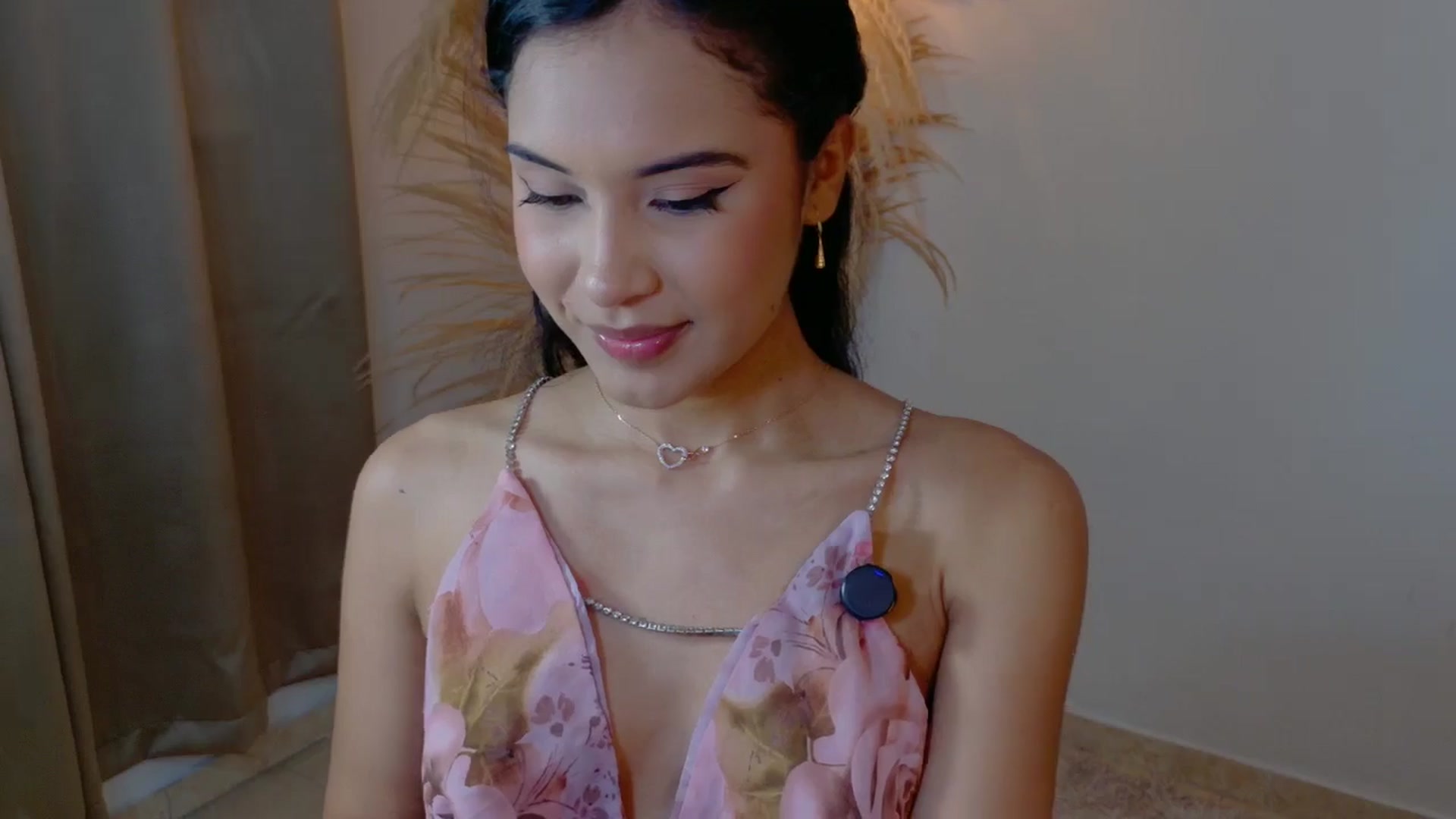 Gallery image thumbnail from Arielle_1's myfreecams stream on, 10/11/2025, 22:38 image 3 of 20