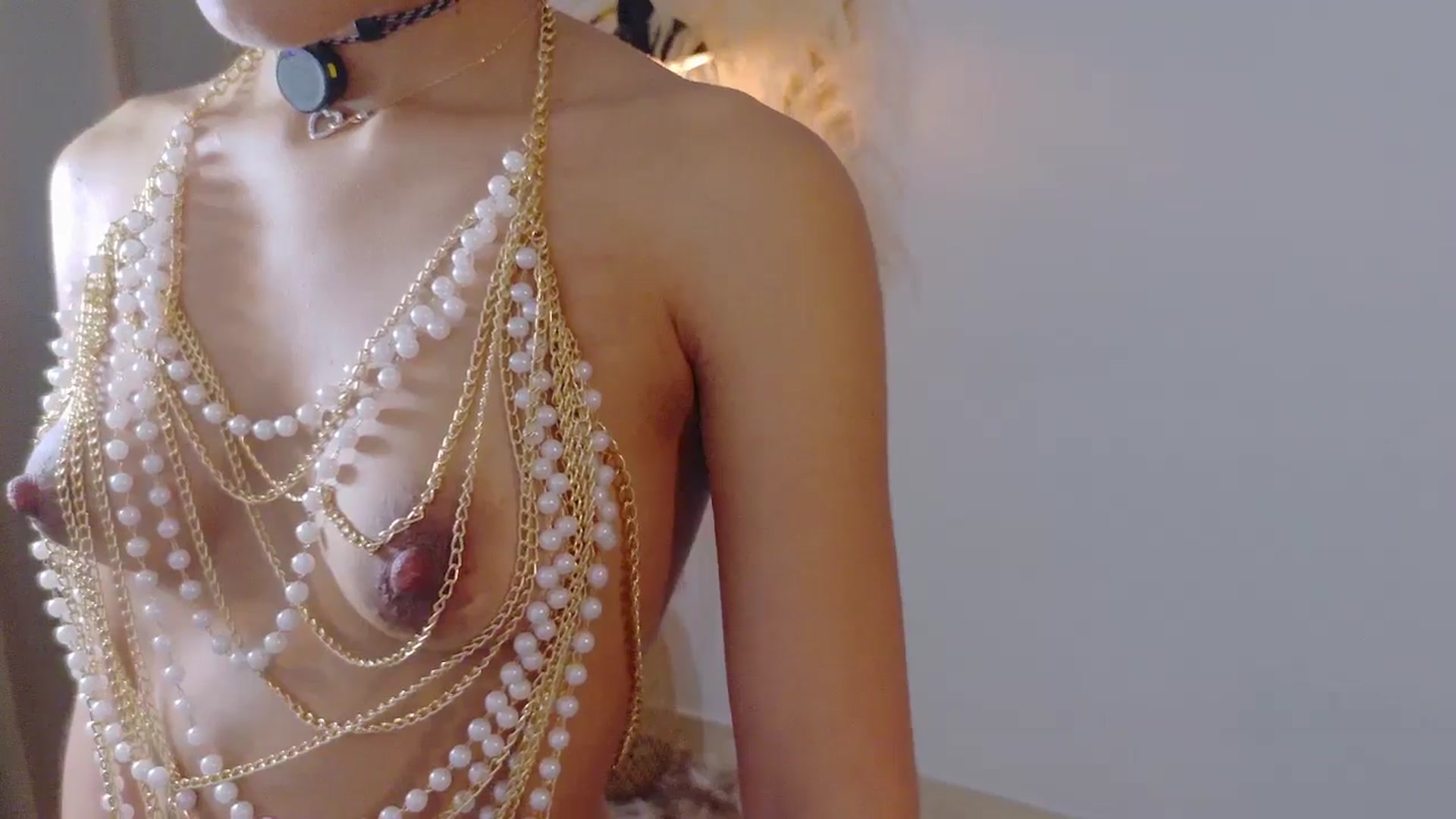 Gallery image thumbnail from Arielle_1's myfreecams stream on, 10/13/2025, 23:08 image 14 of 20