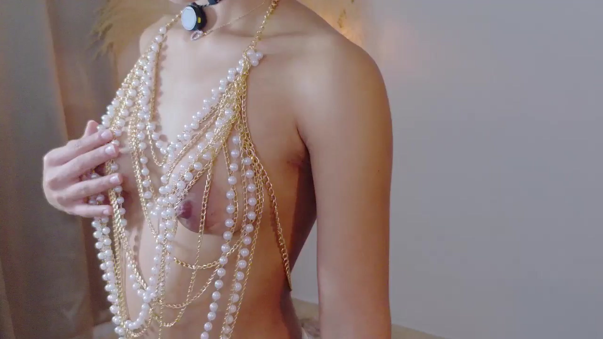 Gallery image thumbnail from Arielle_1's myfreecams stream on, 10/13/2025, 23:08 image 1 of 20