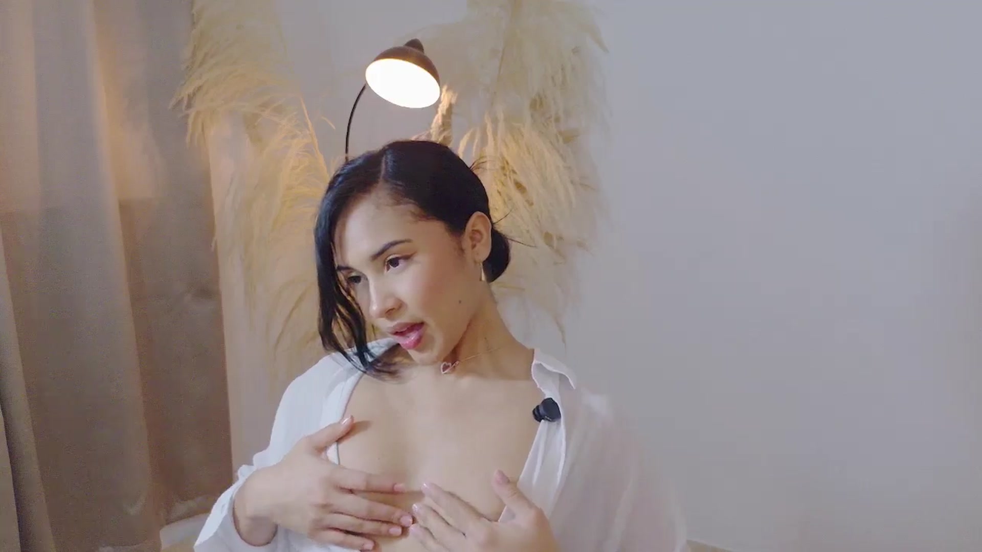 Gallery image thumbnail from Arielle_1's myfreecams stream on, 10/17/2025, 15:00 image 17 of 20
