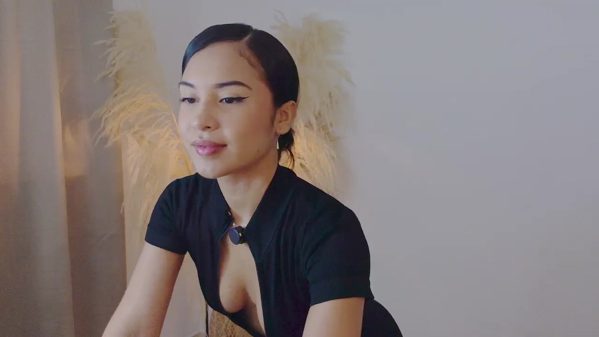 Gallery image thumbnail from Arielle_1's myfreecams stream on, 10/18/2025, 15:37 image 8 of 20