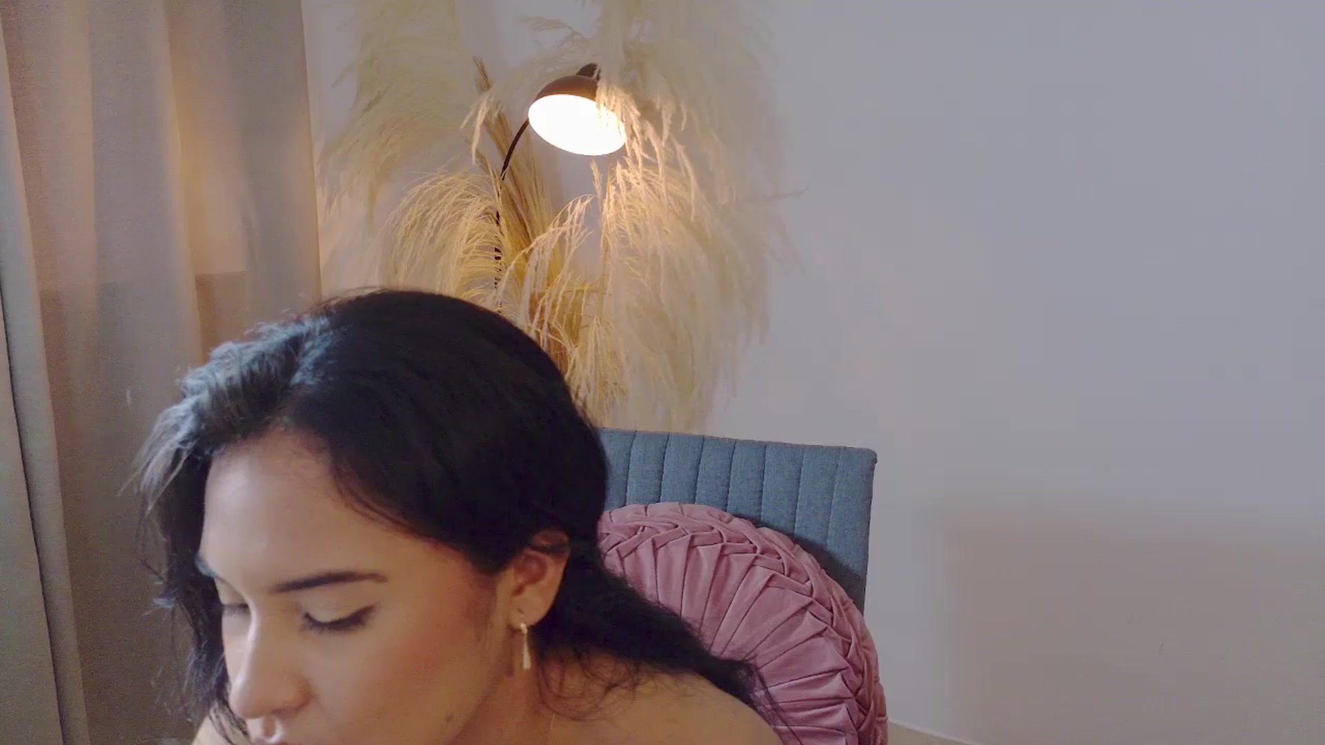 Gallery image thumbnail from Arielle_1's myfreecams stream on, 10/22/2025, 16:25 image 17 of 20