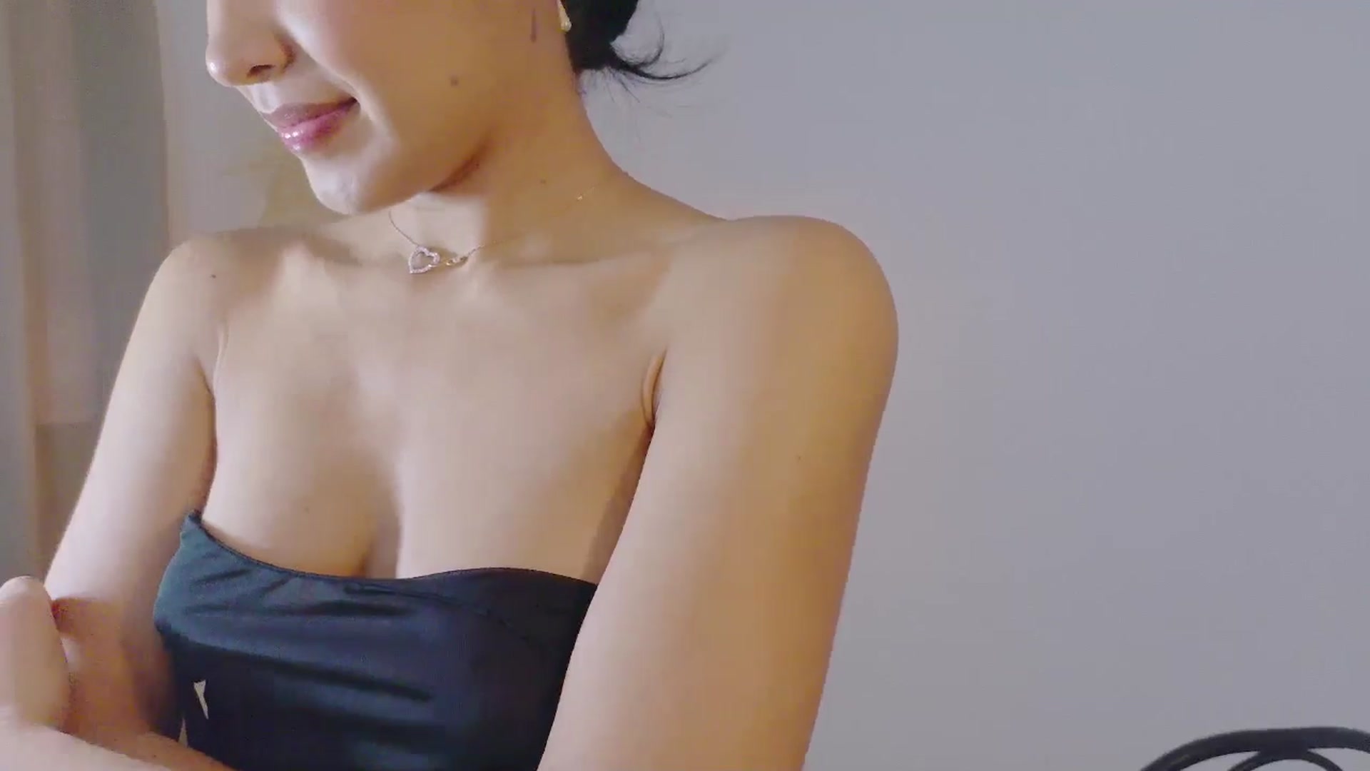 Gallery image thumbnail from Arielle_1's myfreecams stream on, 10/28/2025, 15:14 image 17 of 20