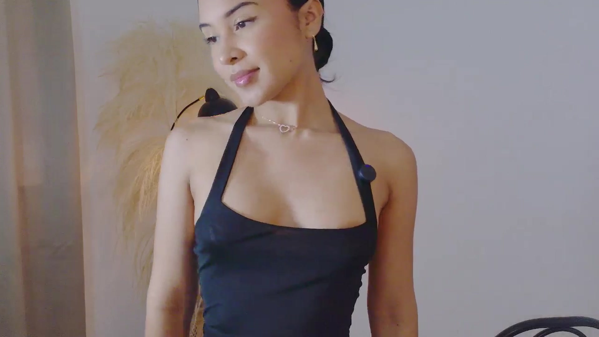 Gallery image thumbnail from Arielle_1's myfreecams stream on, 10/28/2025, 15:14 image 10 of 20